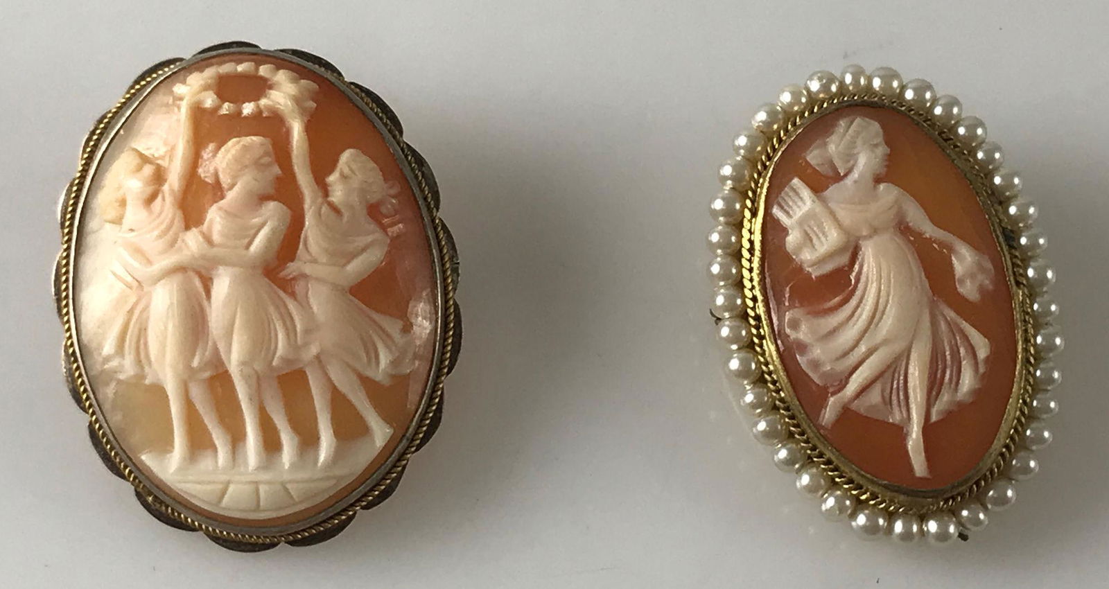 TWO VINTAGE CAMEO PINS/PENDANTS (1 of 5)