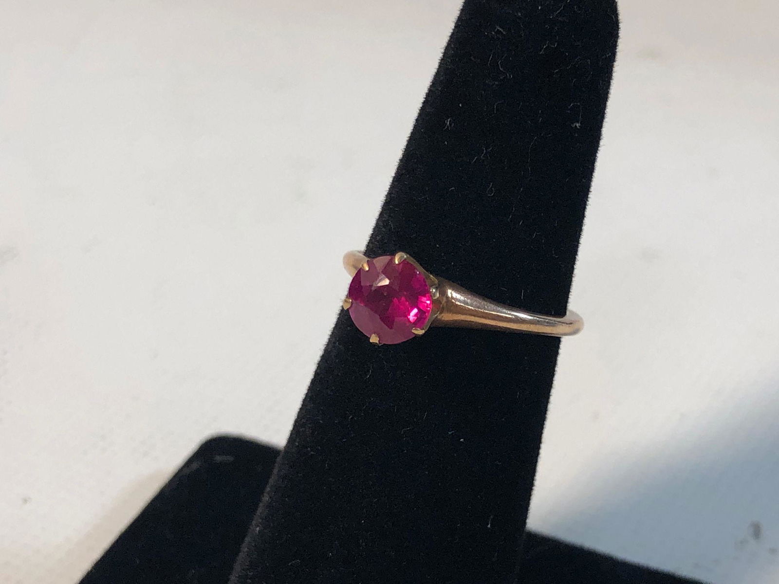 GOLD AND GEMSTONE RING (1 of 4)