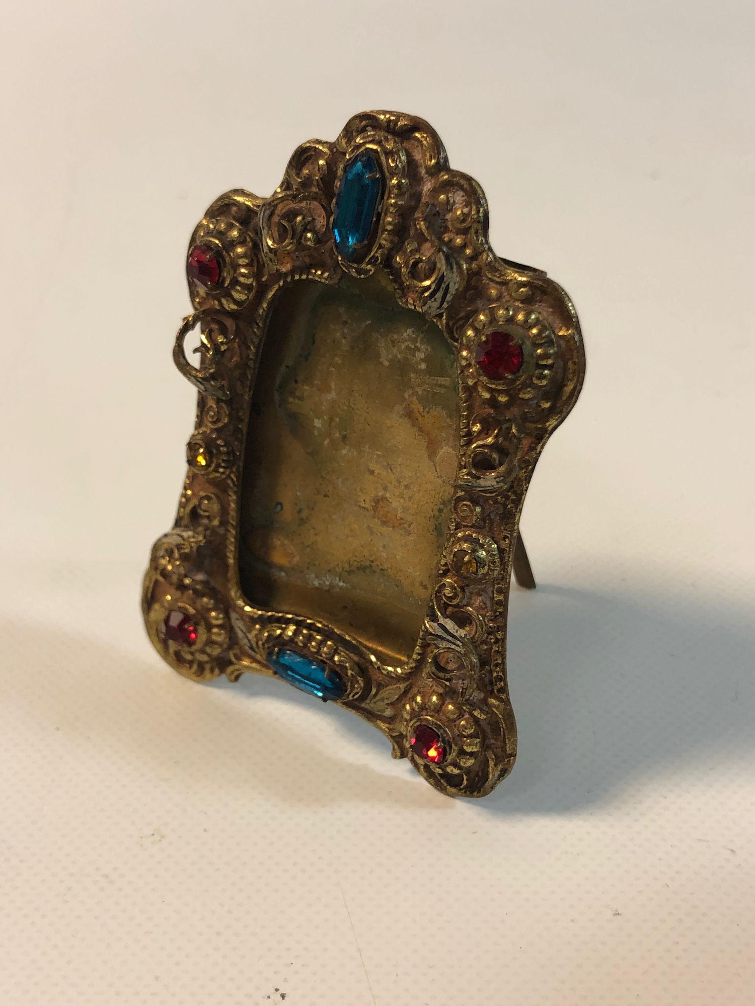 SMALL VINTAGE FRAME (1 of 10)