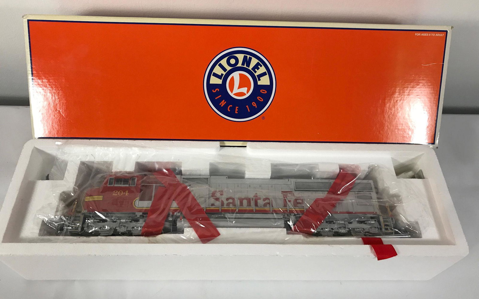 LIONEL MODERN ERA O GAUGE SANTA FE SD75 DIESEL (1 of 2)