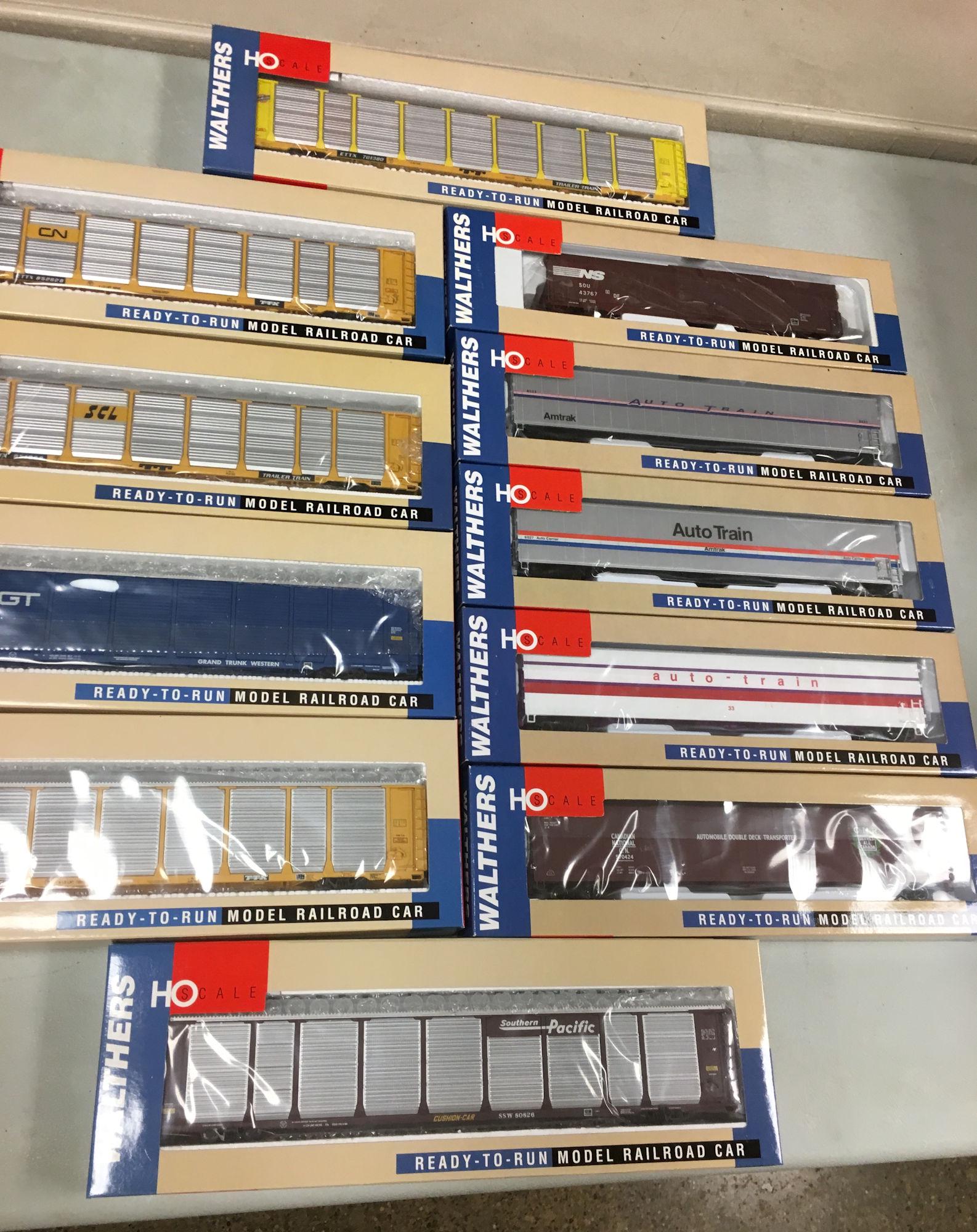 11 WALTHERS HO GAUGE READY TO ROLL AUTO CARRIERS (1 of 1)