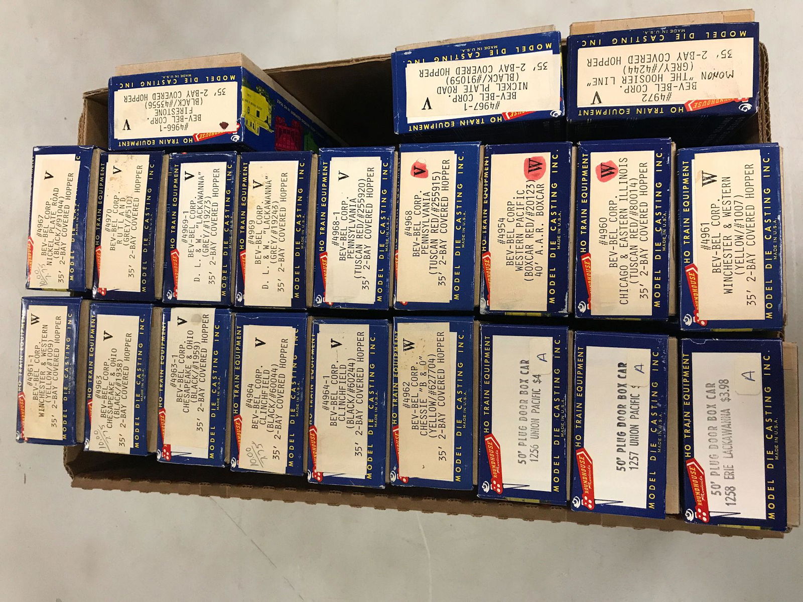 LOT 21 ROUNDHOUSE HO GAUGE ROLLING STOCK KITS. NIB (1 of 1)