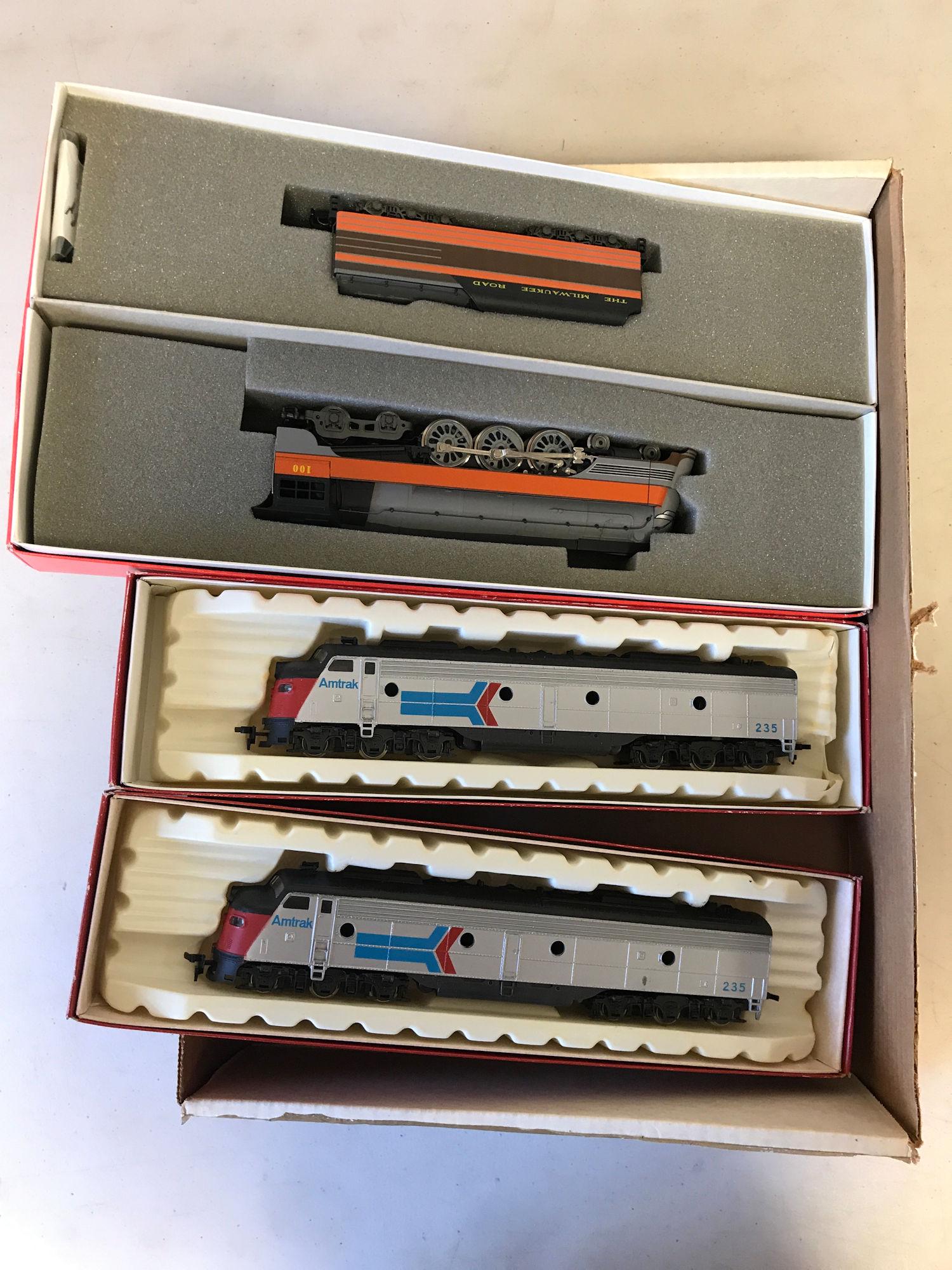 LOT 2 RIVAROSSI HO GAUGE AMTRAK 5121-T AND RIVAROSSI (1 of 1)
