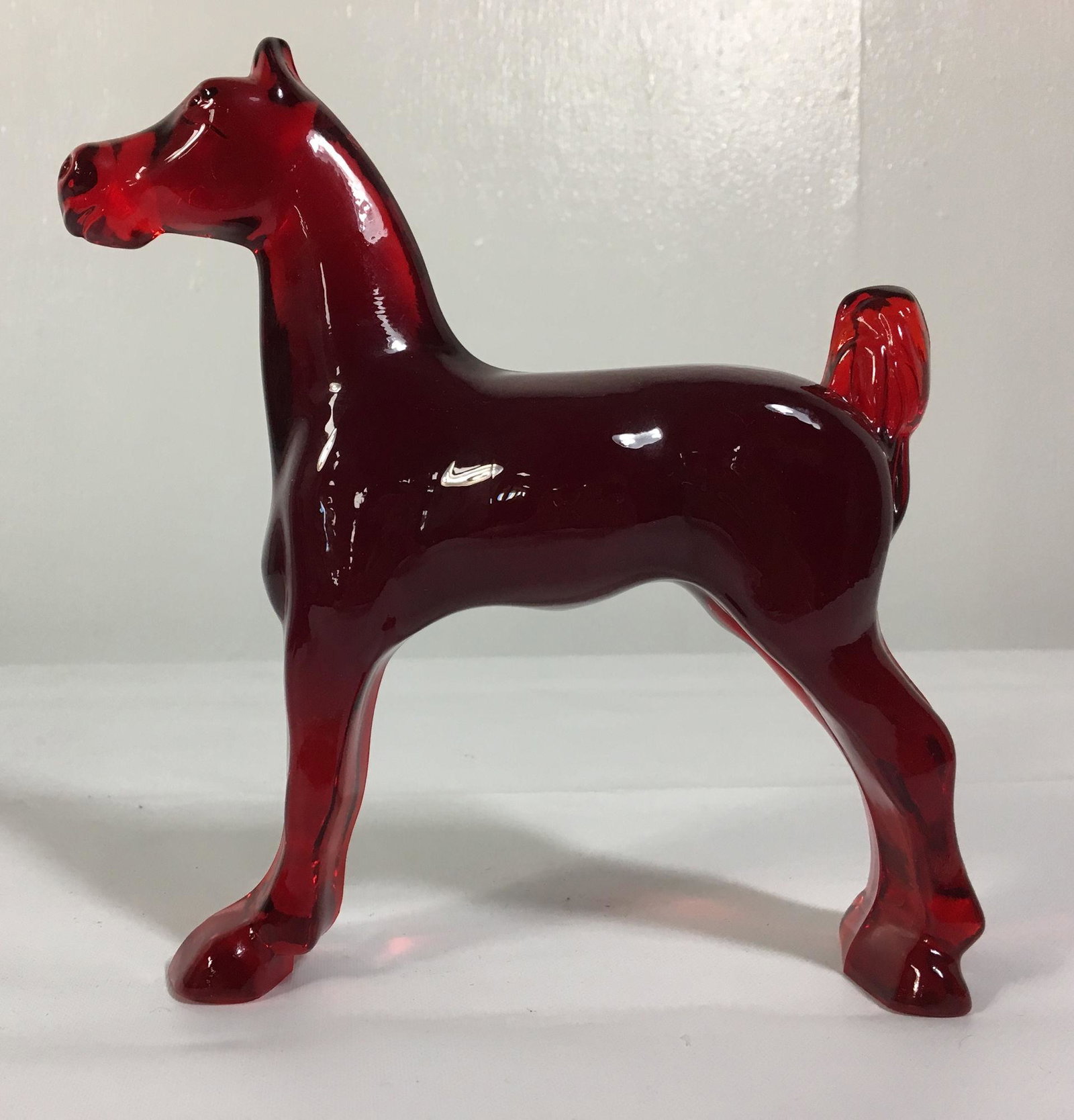 HEISEY BY MOSSER RUBY SHOW HORSE, 8": HEISEY BY MOSSER RUBY SHOW HORSE, 8"
