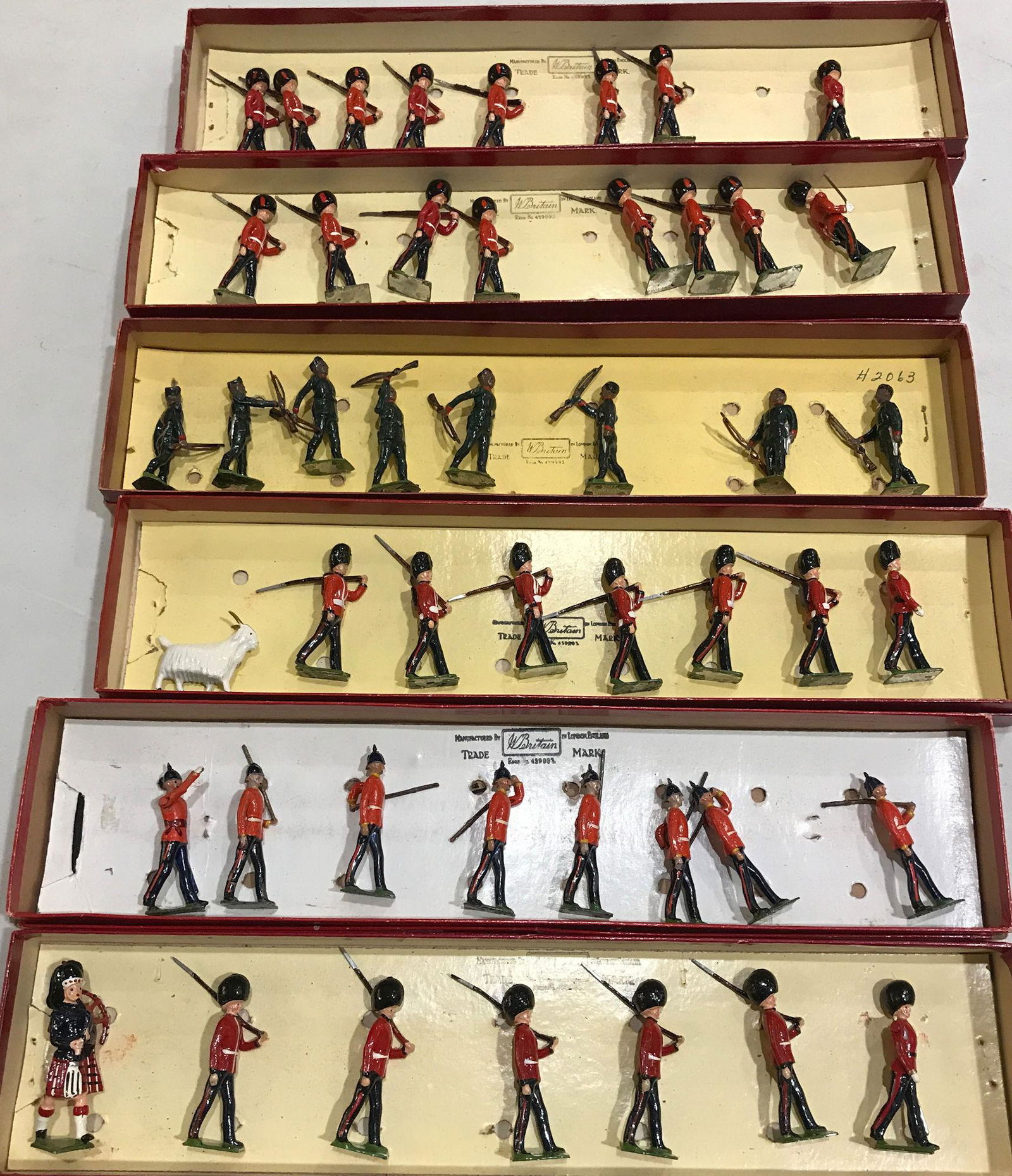 LOT 6 SETS BRITAINS SOLDIERS - 2 SETS OF 8 BRITISH (1 of 1)
