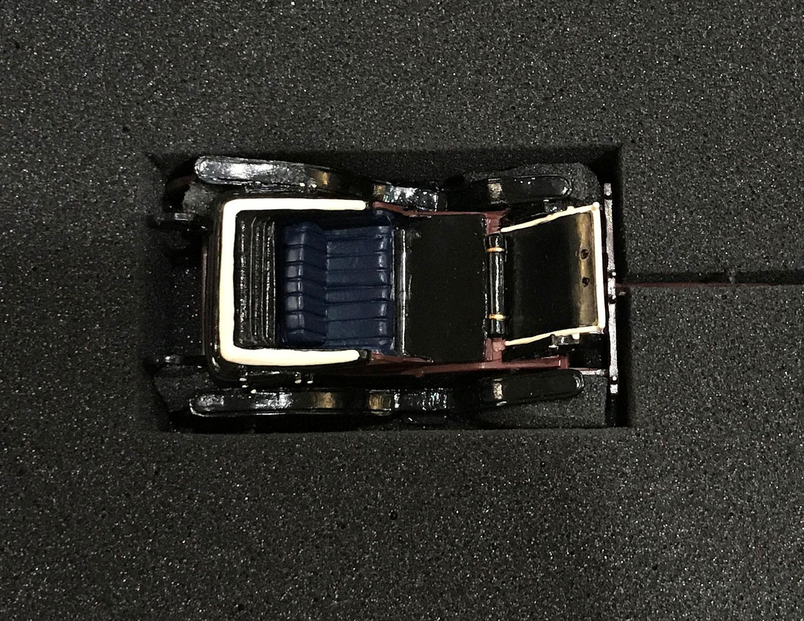 W. BRITAIN TROOPING THE COLOUR, HER MAJESTY THE QUEEN (1 of 2)