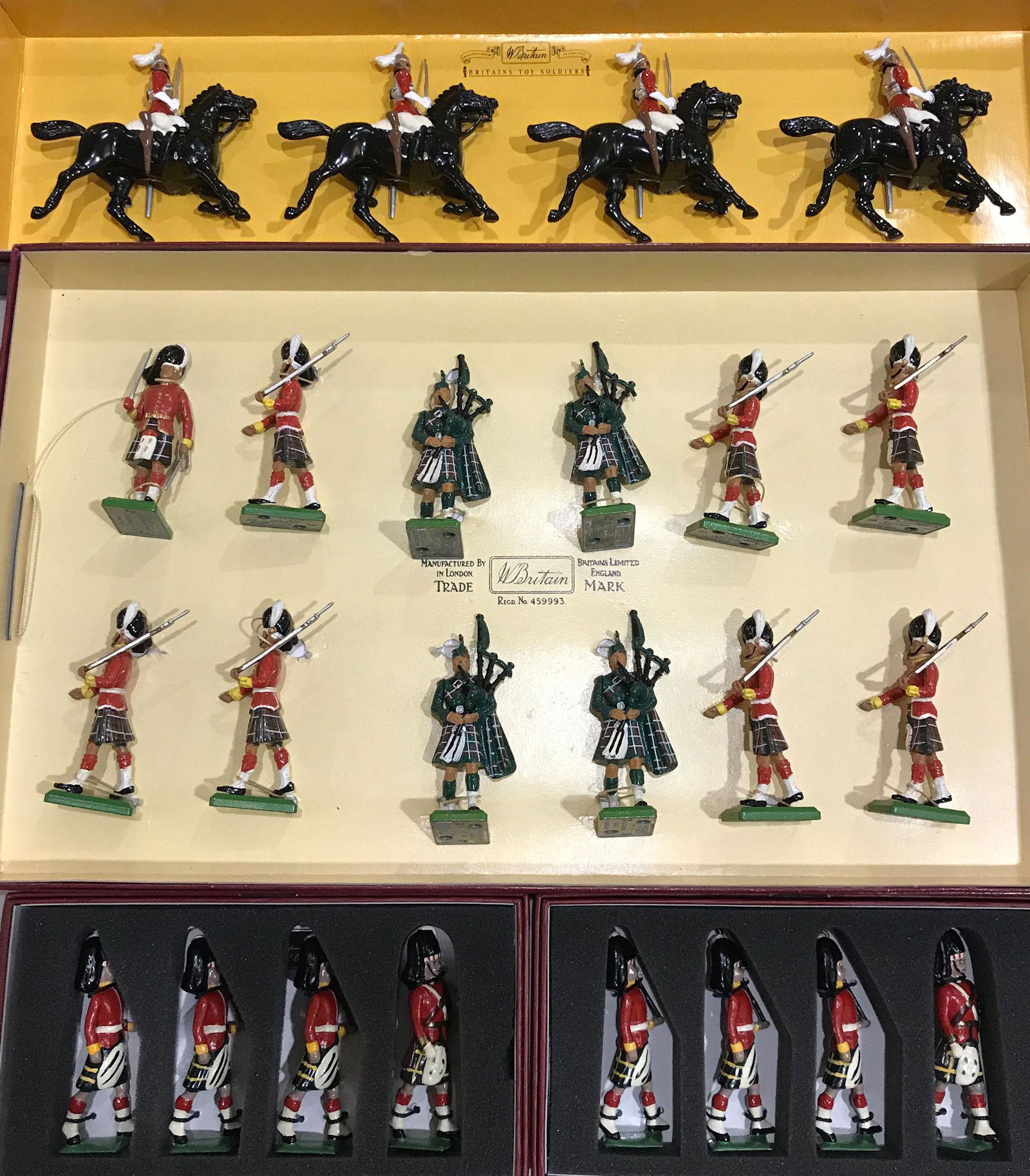 LOT 4 SETS BRITAINS SOLDIERS - 2 SETS OF 4 GORDON (1 of 1)