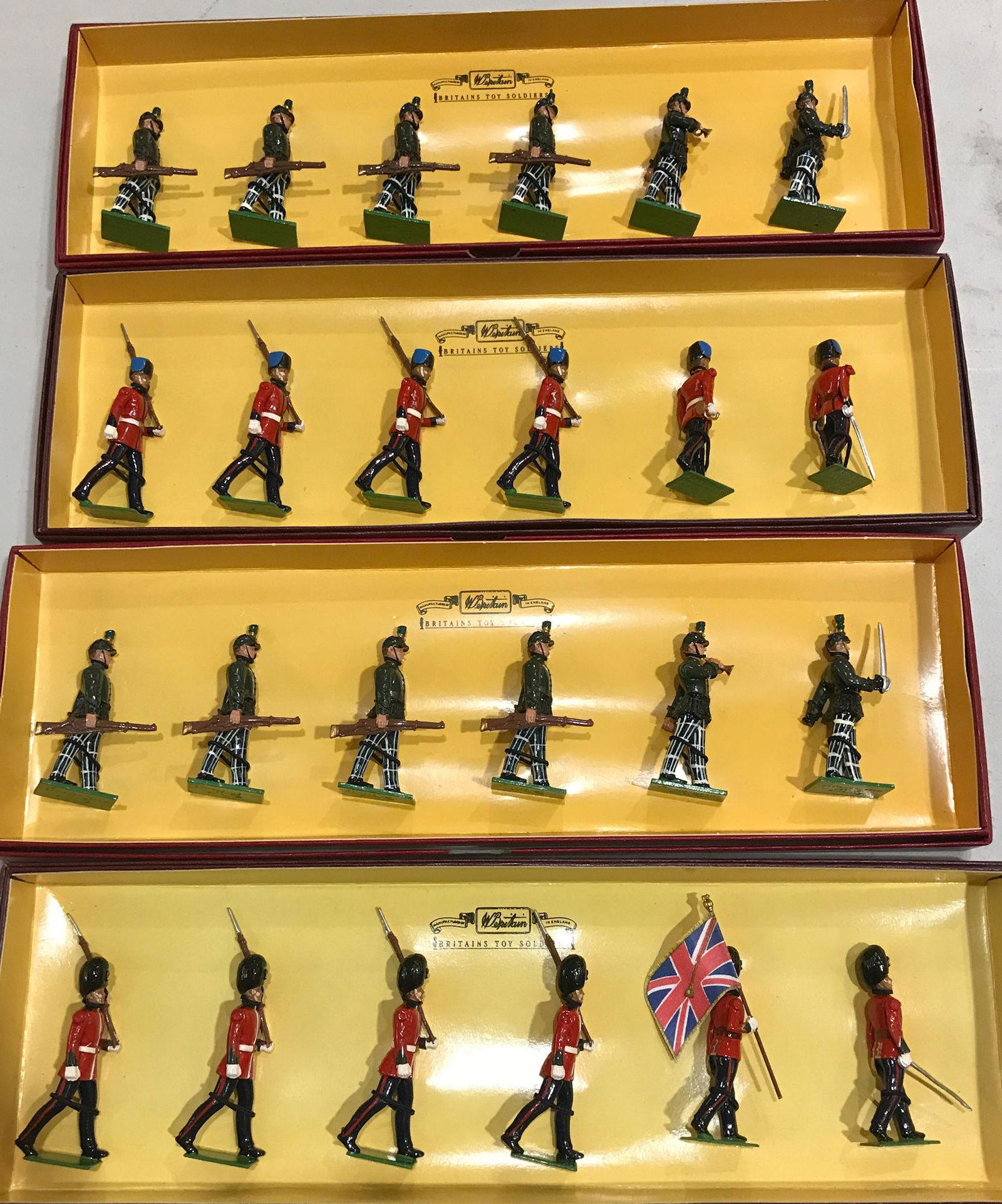 LOT 4 SETS BRITAINS SOLDIERS - 6 ROYAL ENGINEERS #8868, (1 of 1)