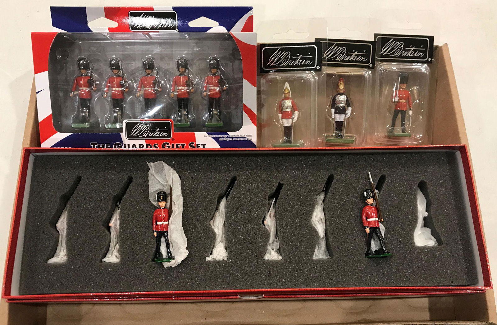 LOT 2 SETS AND 3 INDIVIDUAL BRITAINS SOLDIERS - 8 ROYAL (1 of 1)
