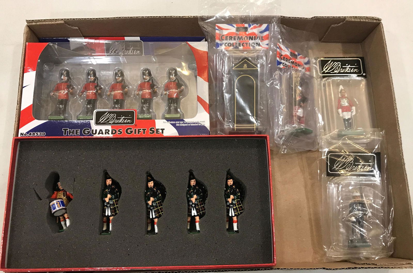 LOT 2 SETS AND 4 INDIVIDUAL BRITAINS SOLDIERS - 5 (1 of 1)