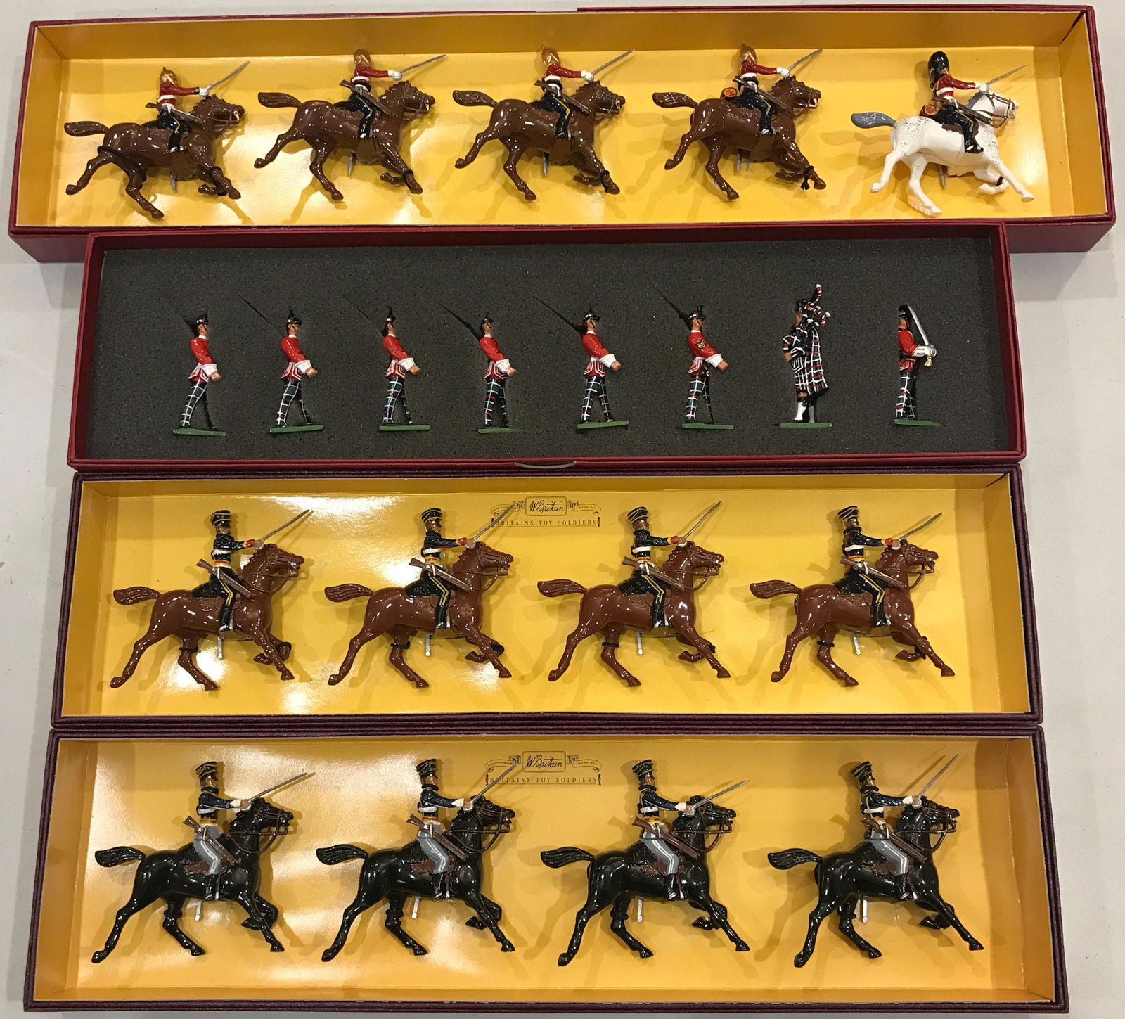 LOT 4 SETS BRITAINS SOLDIERS - 5 BRITISH HEAVY BRIGADE (1 of 1)