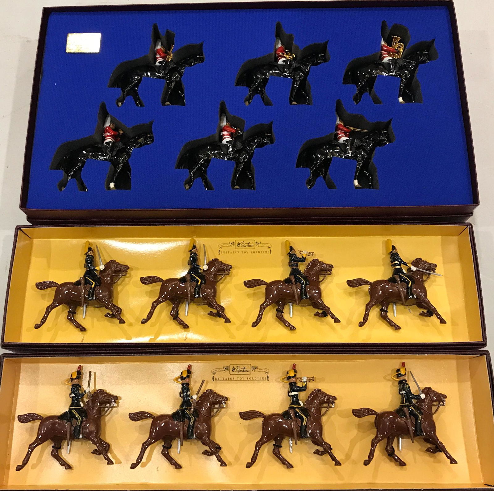 LOT 3 SETS BRITAINS SOLDIERS - 4 4TH HUSSARS #8811, 4 (1 of 1)