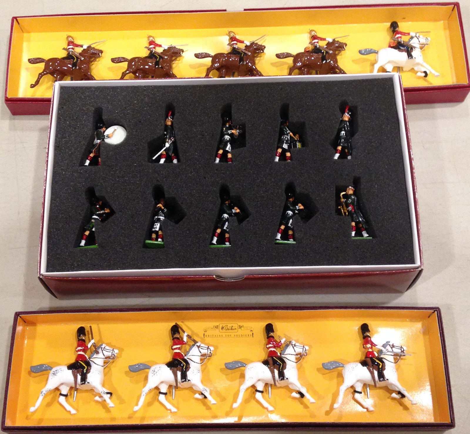 LOT 3 SETS BRITAINS SOLDIERS - 5 BRITISH HEAVY BRIGADE (1 of 1)