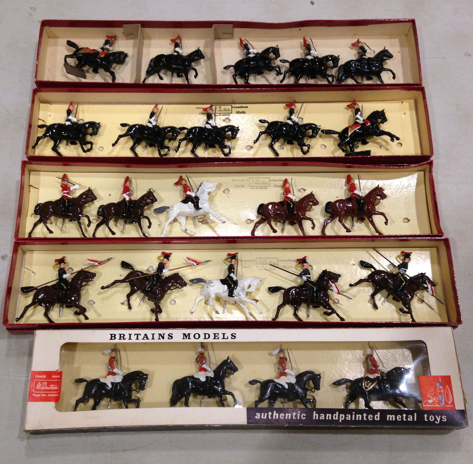 LOT 5 SETS BRITAINS SOLDIERS - 2 SETS OF 12 ROYAL (1 of 1)