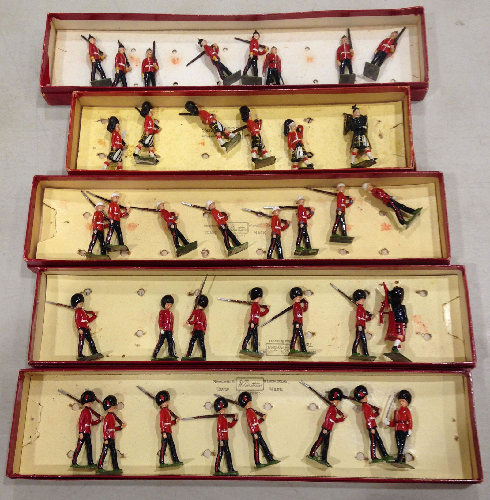 LOT 5 SETS BRITAINS SOLDIERS - 6 GORDON HIGHLANDERS (1 of 1)