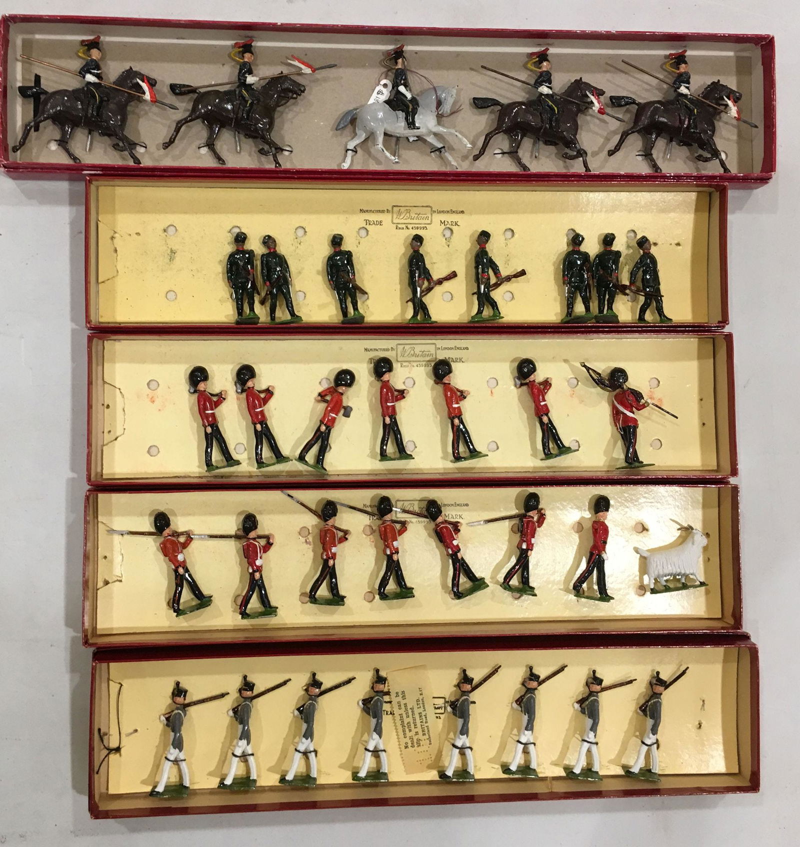 LOT 5 SETS BRITAINS SOLDIERS - 5 12TH ROYAL LANCERS (1 of 1)