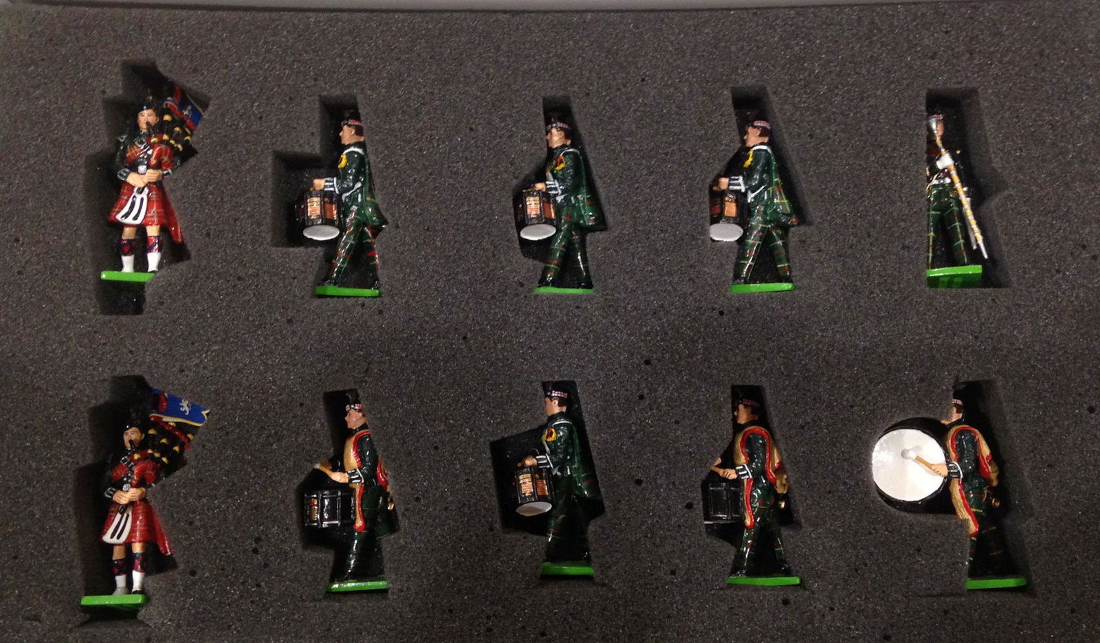 LOT BRITAINS SOLDIERS - 20 "THE PIPES AND DRUMS 1ST (1 of 1)