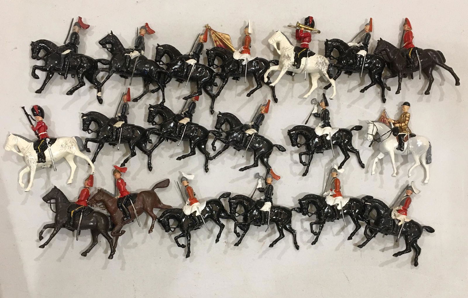 LOT ASSORTED BRITAINS SOLDIERS INCLUDING CAVALRY GUARDS (1 of 1)
