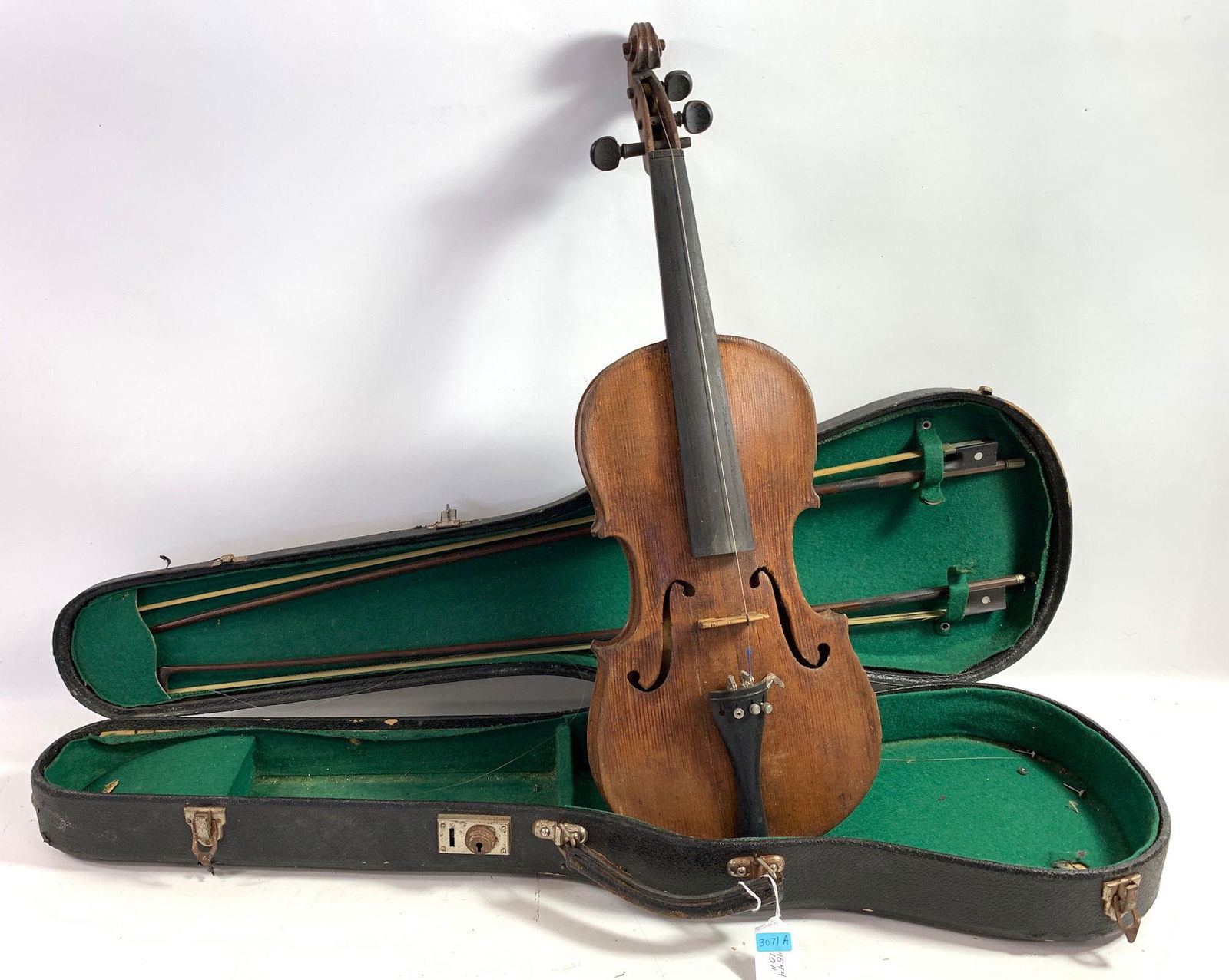 VIOLIN AND 2 BOWS IN CASE (1 of 4)