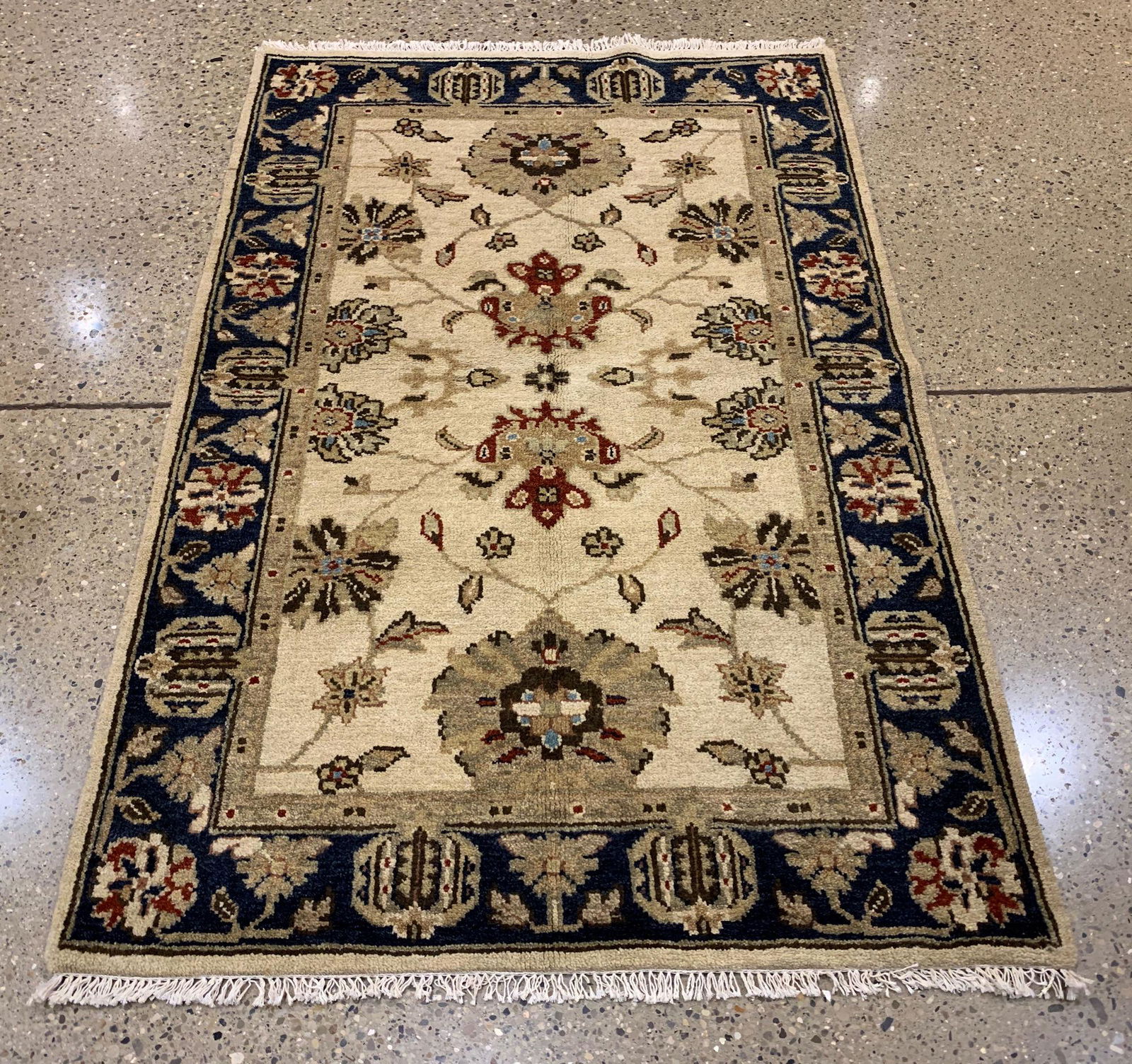 ORIENTAL RUG INDO PERSIAN TABRIZ, 4' X 6' (1 of 5)