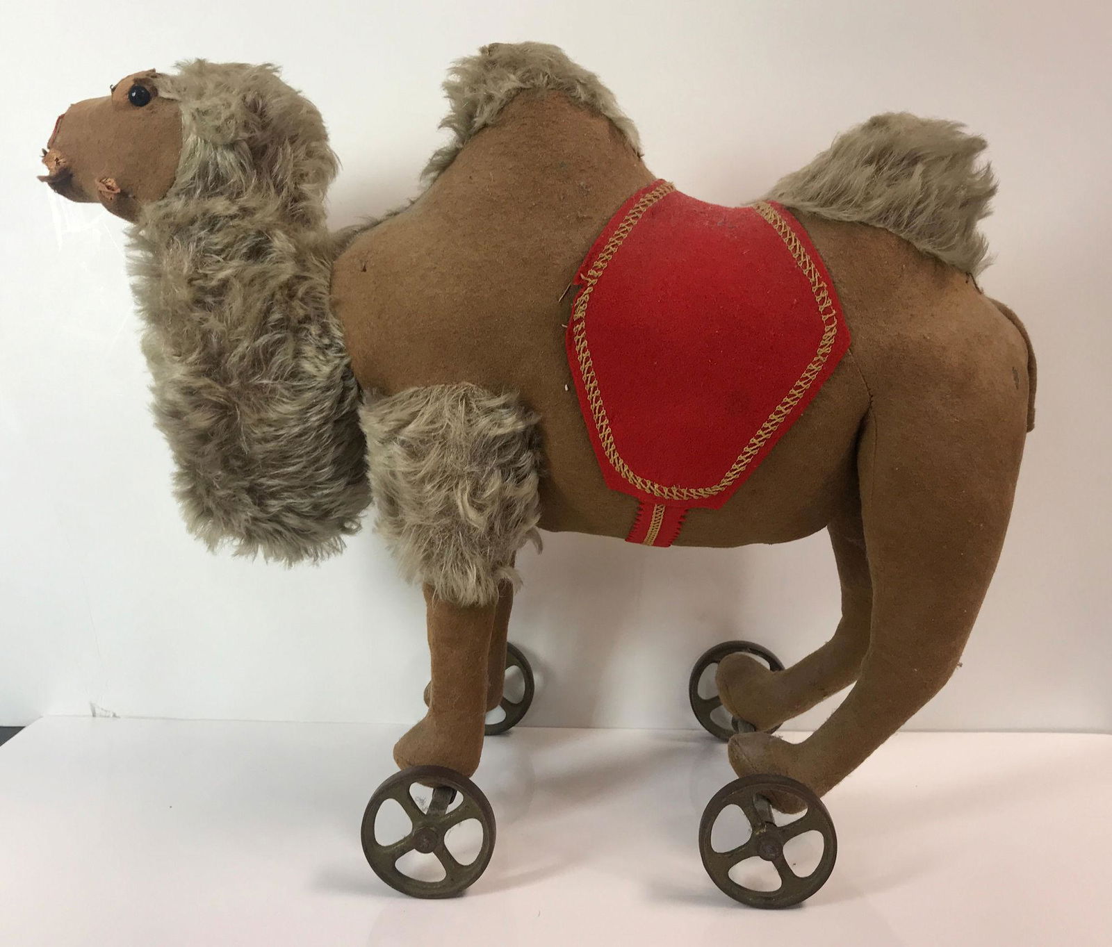 EARLY STEIFF CAMEL PULL TOY. BROWN FELT WITH LONG CURLY (1 of 4)
