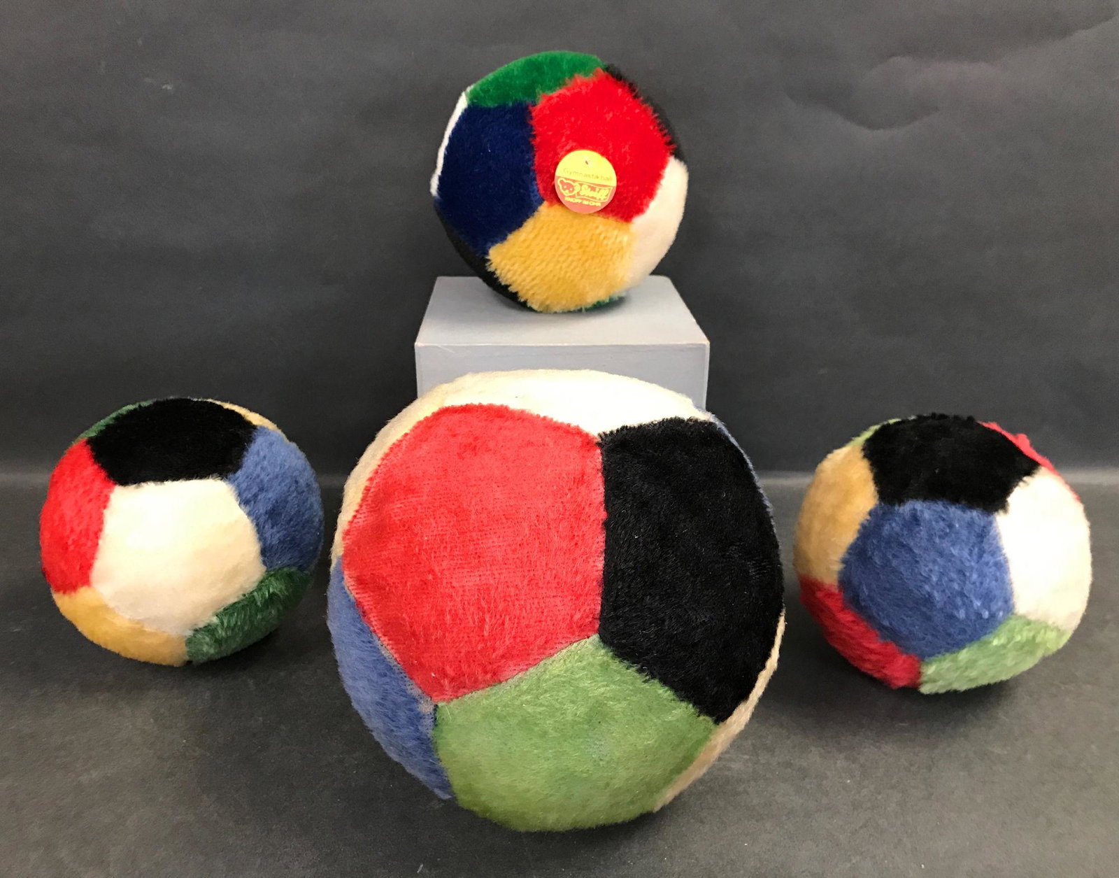 (4) STEIFF MOHAIR GYMNASTIKBALLS. ONE 22" CIRC., THREE: (4) STEIFF MOHAIR GYMNASTIKBALLS. ONE 22" CIRC., THREE 15 ½" CIRC., ONE OF THE SMALLER BALLS RETAINS TAGS.