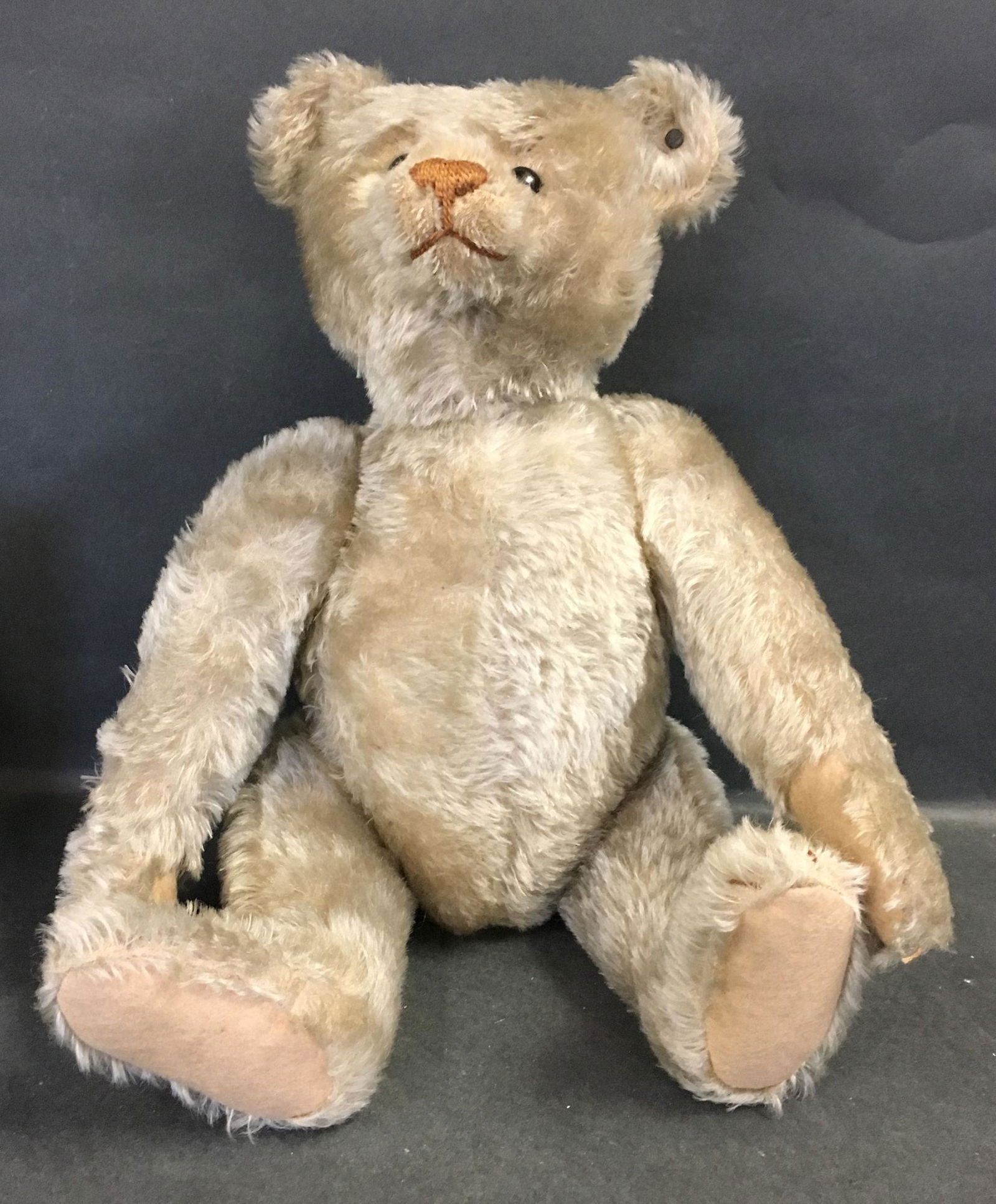 EARLY BLONDE MOHAIR STEIFF TEDDY BEAR. DISK JOINTED AT (1 of 6)