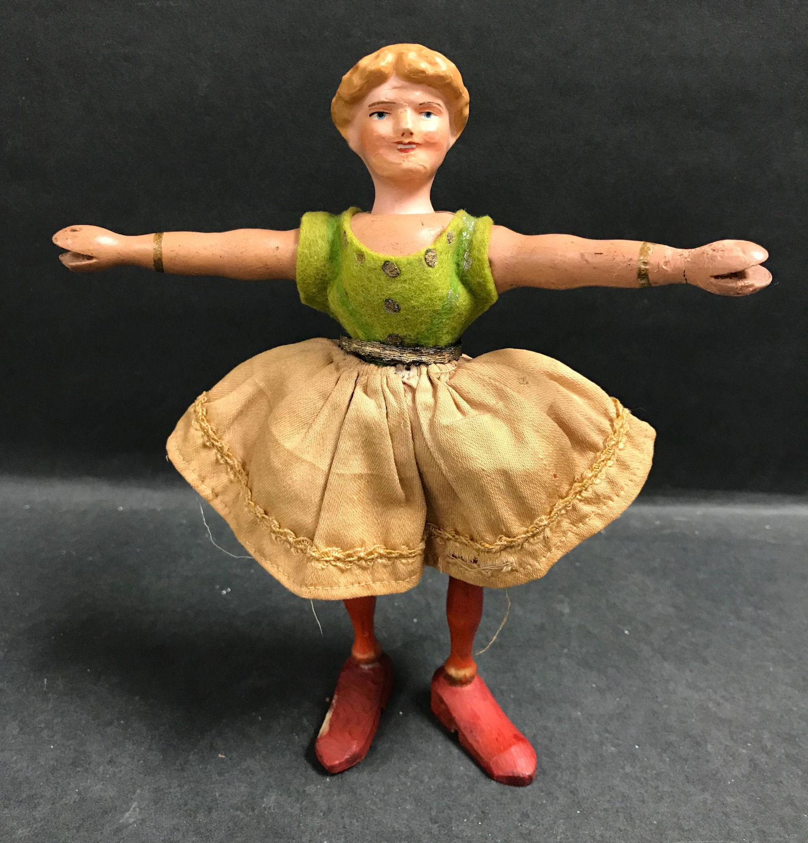 SCHOENHUT FULL SIZE LADY ACROBAT. MOLDED AND PAINTED (1 of 3)
