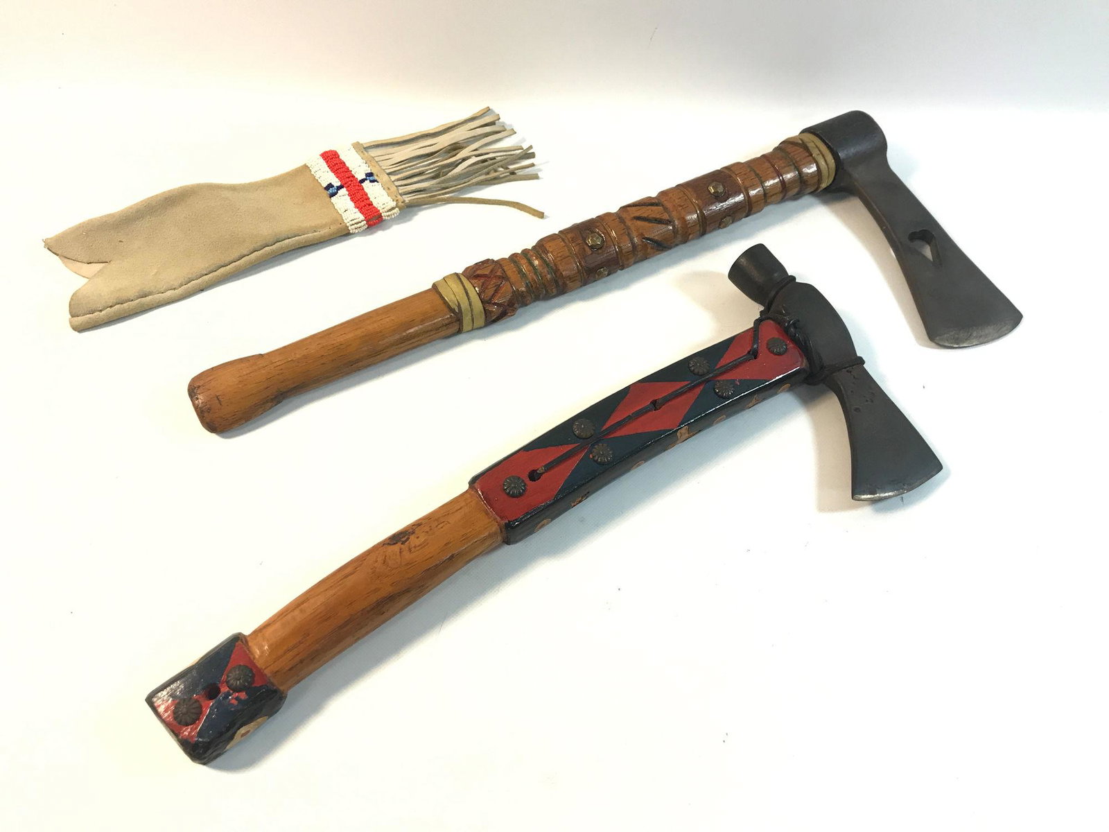 2 SOUVENIER INDIAN STYLE HATCHETS AND BEADWORK PIECE: 2 SOUVENIER INDIAN STYLE HATCHETS AND BEADWORK PIECE