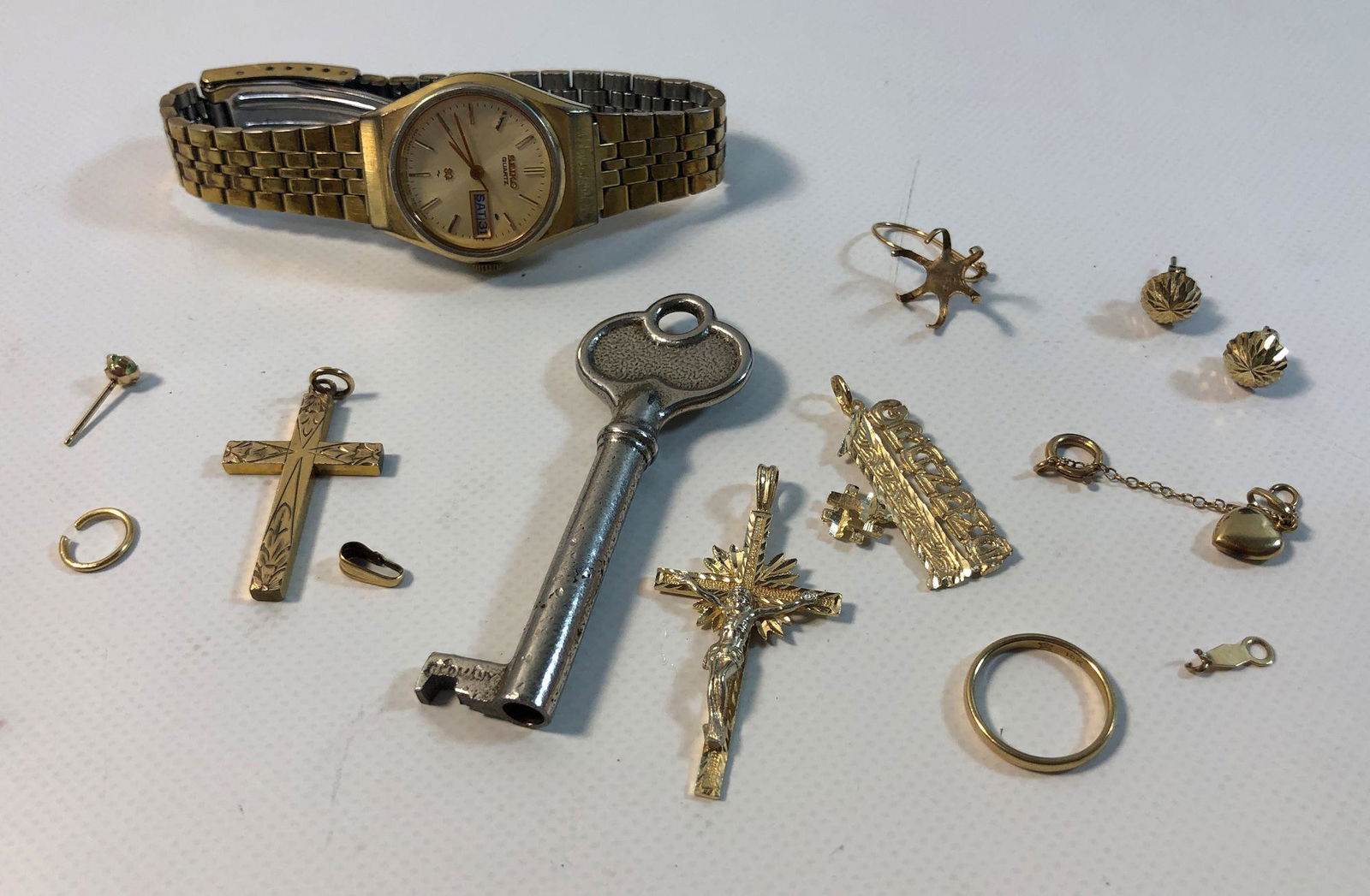 MISCELLANEOUS JEWELRY AND ACCESSORIES (1 of 6)