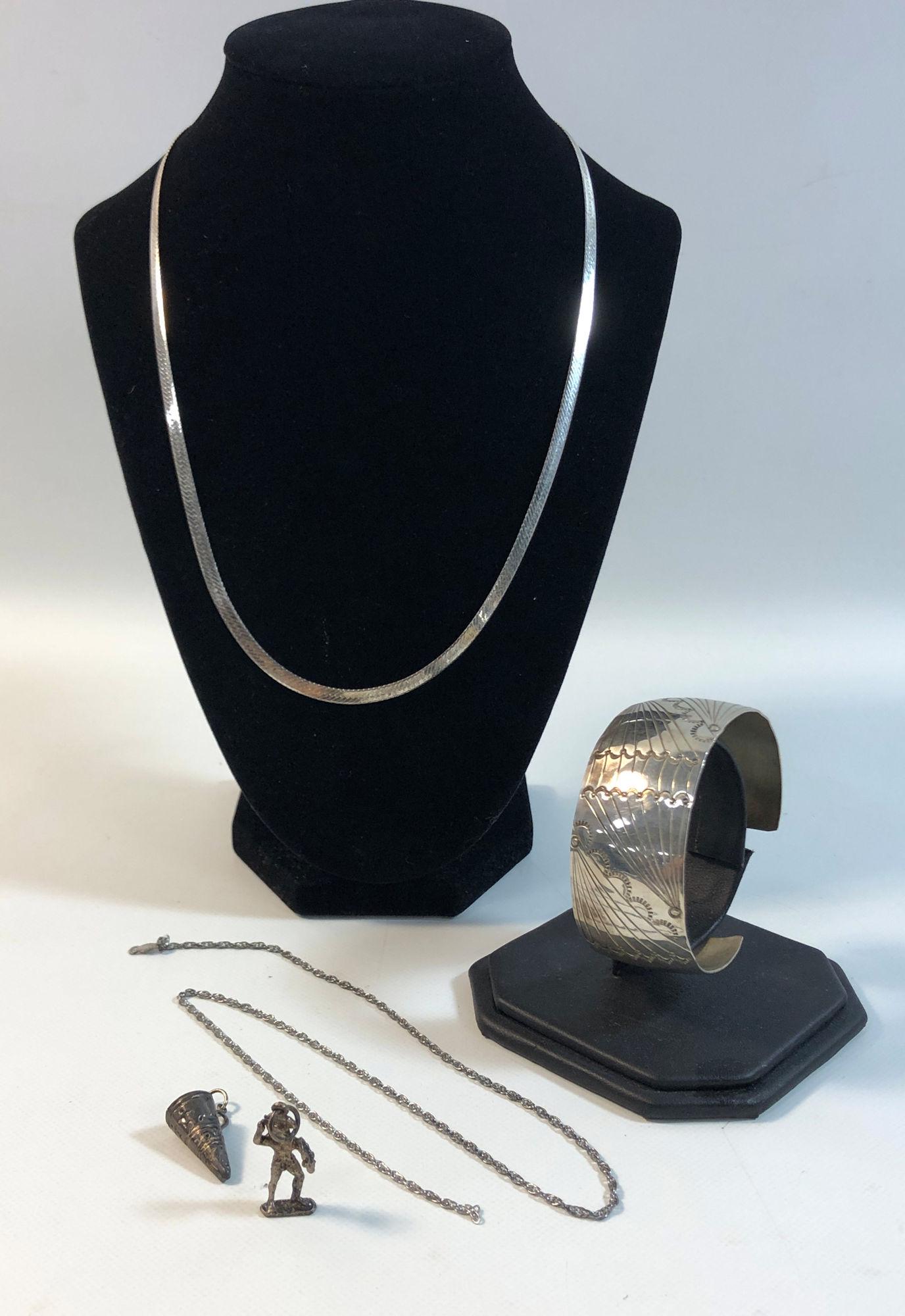 LOT OF SILVER FASHION ACCESSORIES (1 of 17)