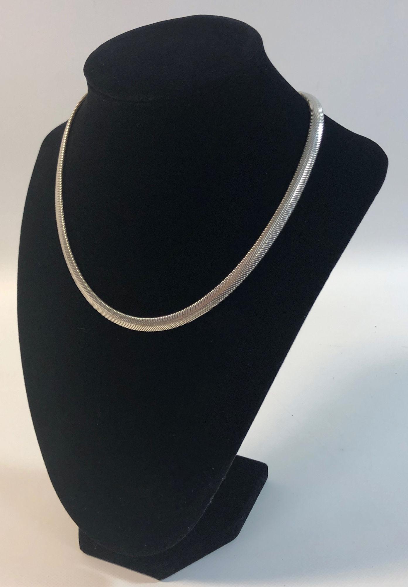STERLING SILVER OMEGA CHINA NECKLACE: STERLING SILVER OMEGA CHINA NECKLACE ~ 16" CHOKER LENGTH NECKLACE W/ LOBSTER CLASP CLOSURE, ITALIAN MADE SIGNED "BA" , (0.66 TROY OZ TW)