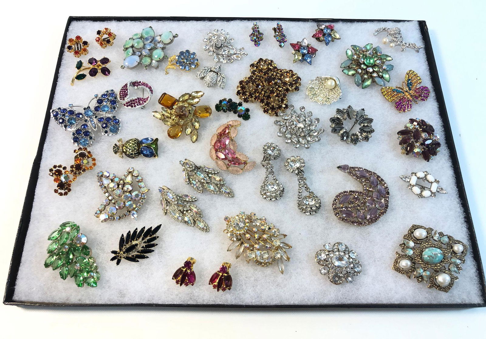 VINTAGE TO MODERN RHINESTONE PINS AND ACCESSORIES (1 of 17)