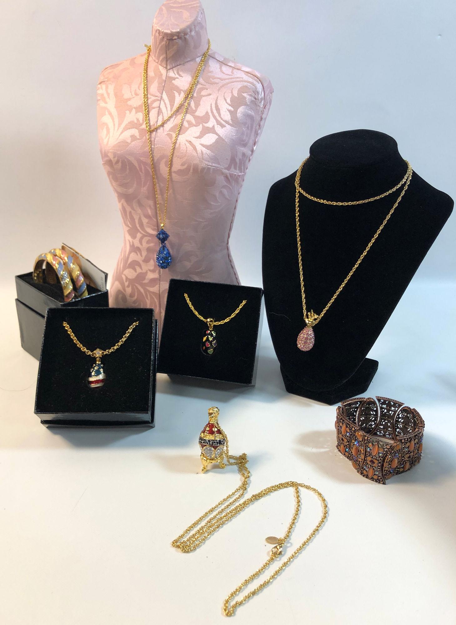 LOT OF COSTUME AND FASHION JEWELRY AND ACCESSORIES (1 of 12)