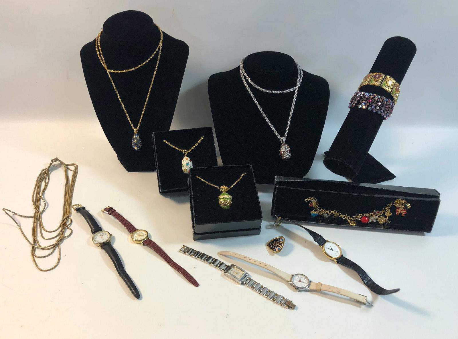 LOT OF COSTUME AND FASHION JEWELRY AND ACCESSORIES (1 of 11)