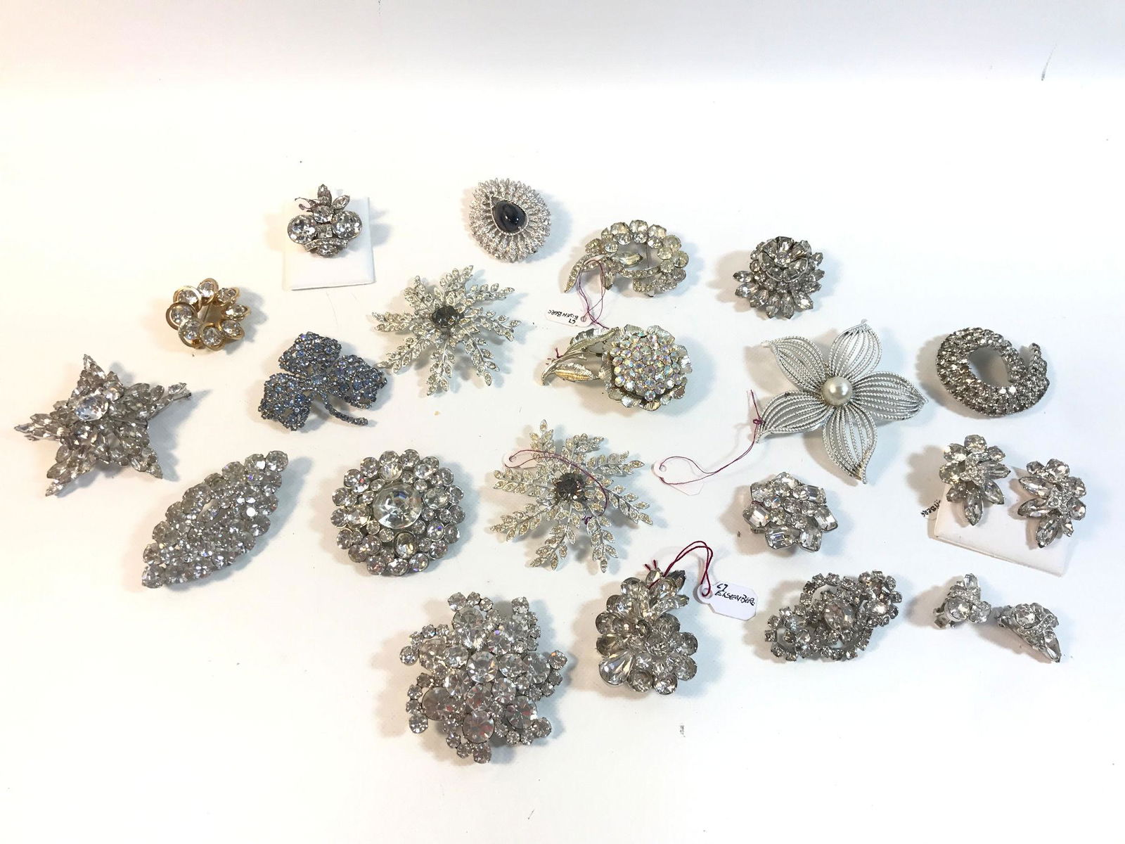 VINTAGE RHINESTONE PINS AND ACCESSORIES (1 of 6)