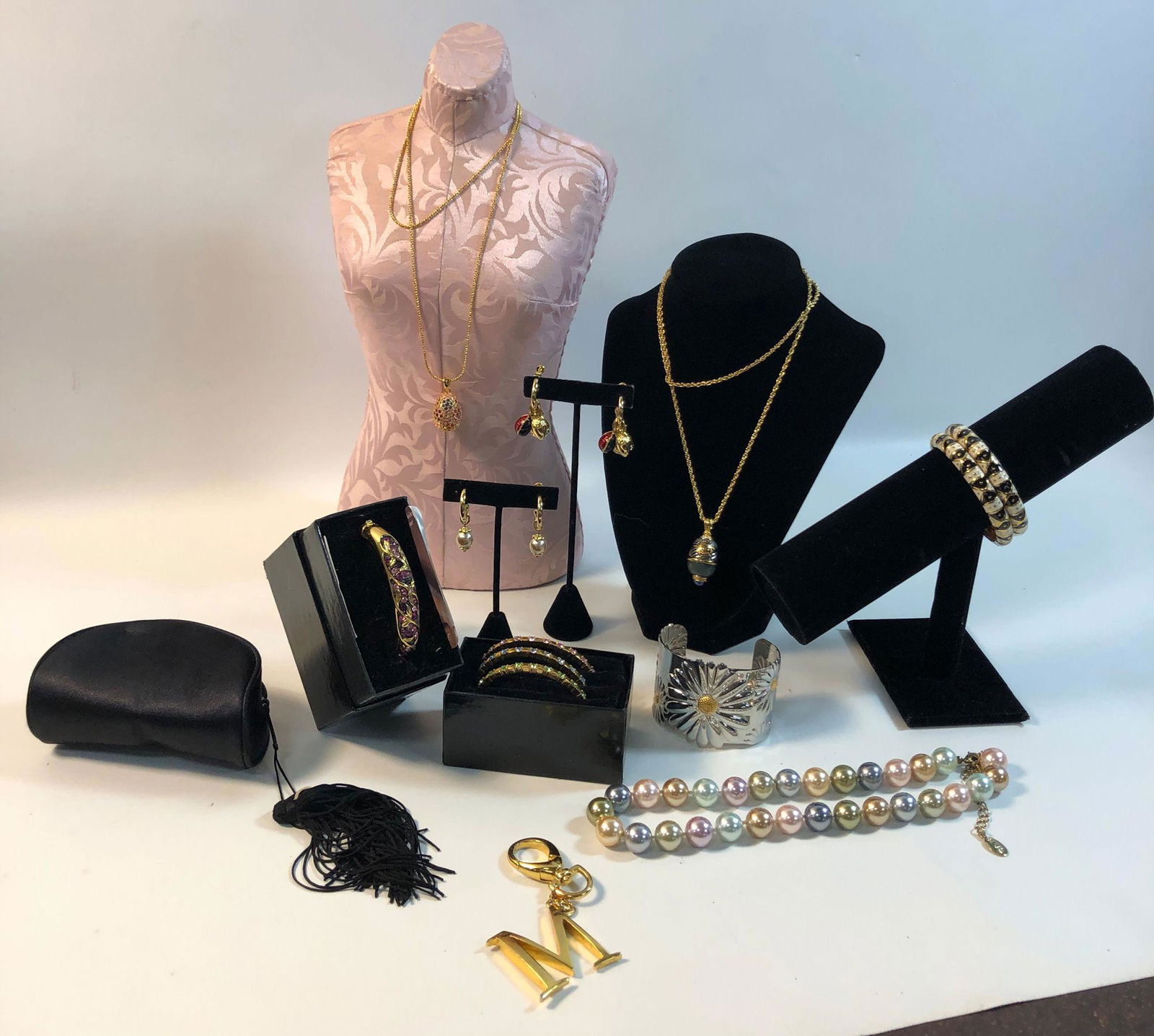 LOT OF JOAN RIVERS FASHION JEWELRY AND ACCESSORIES (1 of 11)