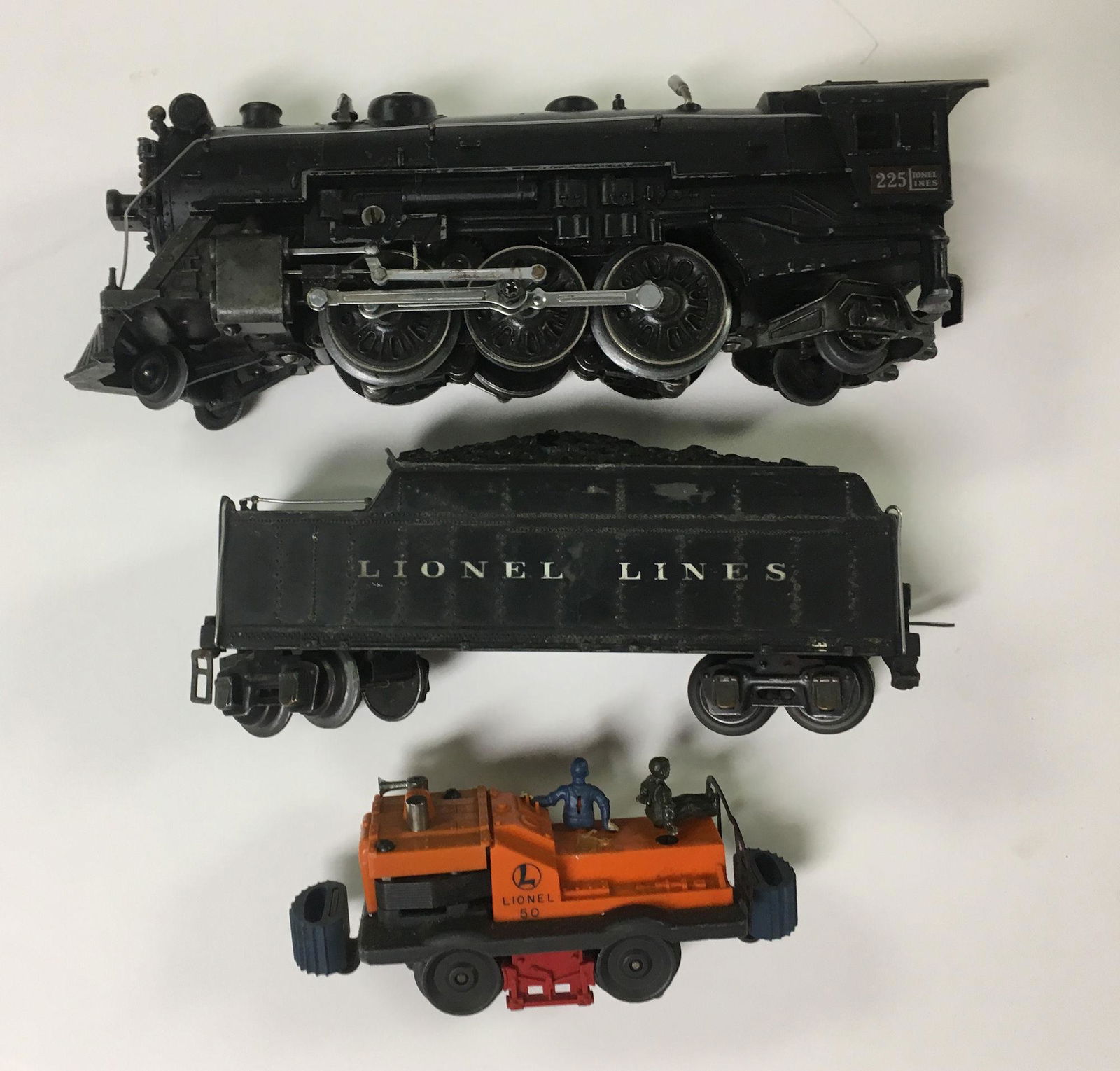 LIONEL POST WAR O GAUGE 225 ENGINE AND TENDER AND NO. (1 of 1)