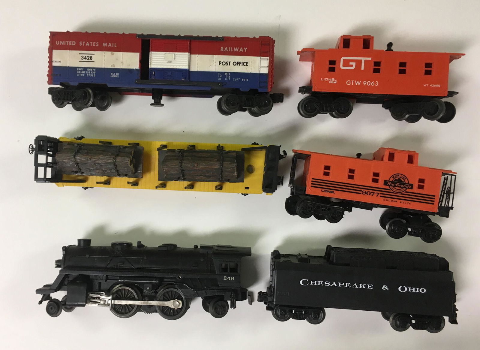 LIONEL O GAUGE 246 ENGINE C & O TENDER AND 4 FREIGHT (1 of 1)