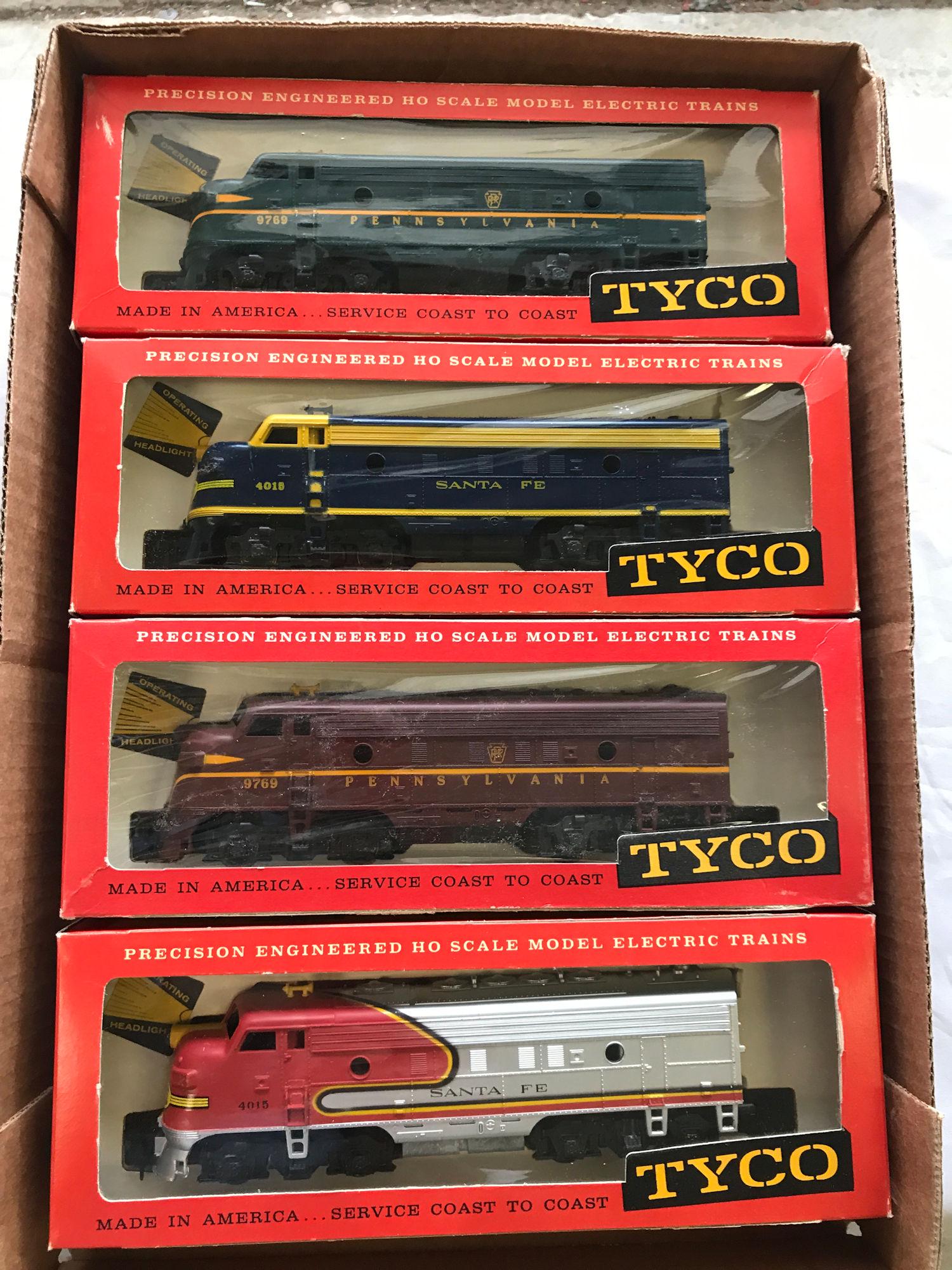 LOT 4 TYCO HO GAUGE F9 DIESEL LOCOMOTIVES - #T224D,: LOT 4 TYCO HO GAUGE F9 DIESEL LOCOMOTIVES - #T224D, T224H, T224J, T224M IN ORIGINAL BOXES