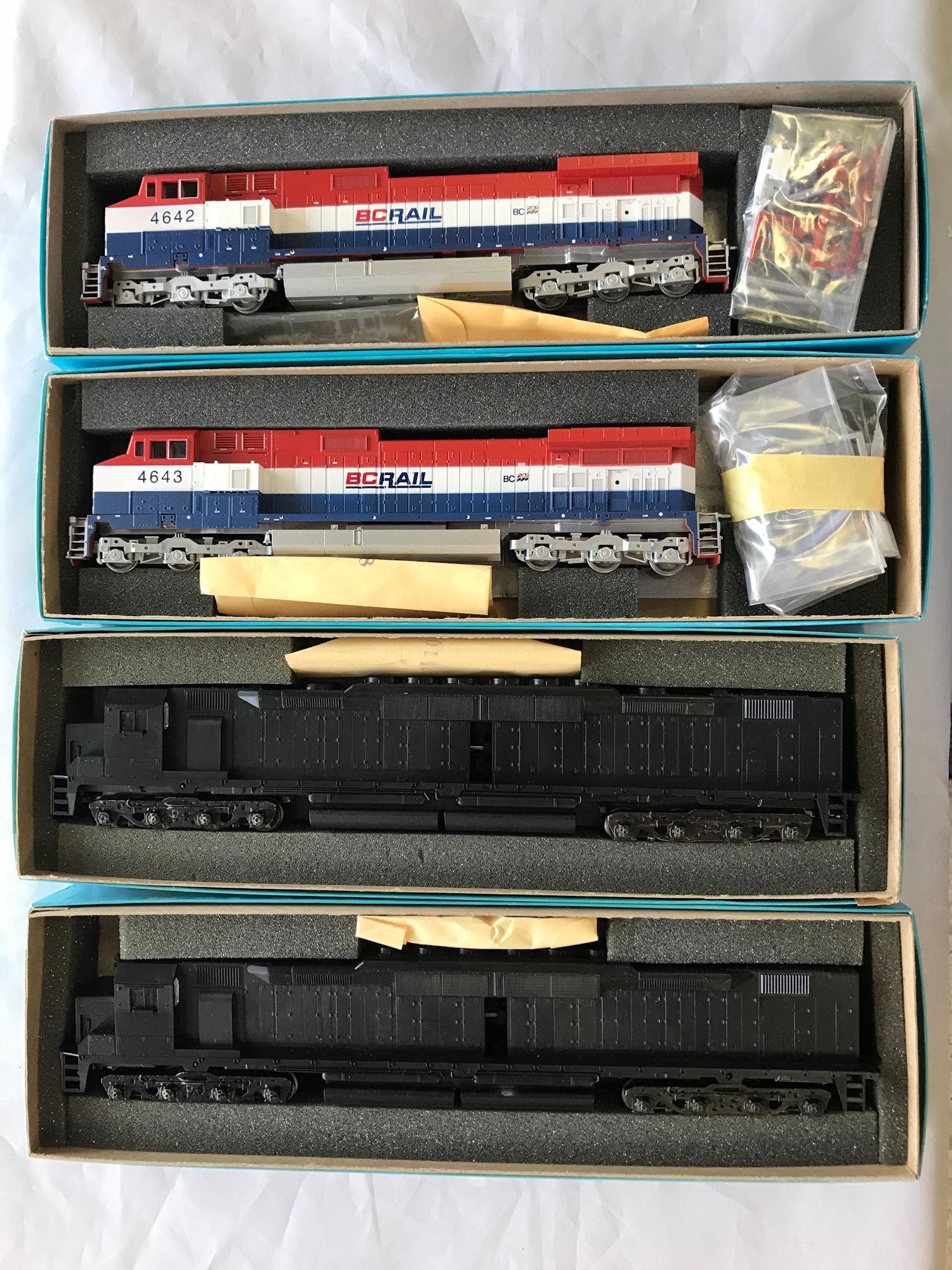 LOT 4 ATHEARN HO GAUGE LOCOMOTIVES - 2 DD40 UNDECORATED (1 of 1)