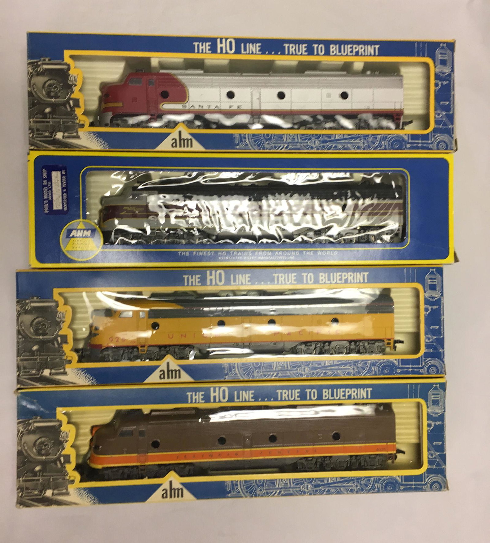 LOT 4 AHM HO GAUGE G.M. DIESEL E8 LOCOMOTIVES - #5121,: LOT 4 AHM HO GAUGE G.M. DIESEL E8 LOCOMOTIVES - #5121, 5124, 5125, 5130. IN ORIGINAL BOXES