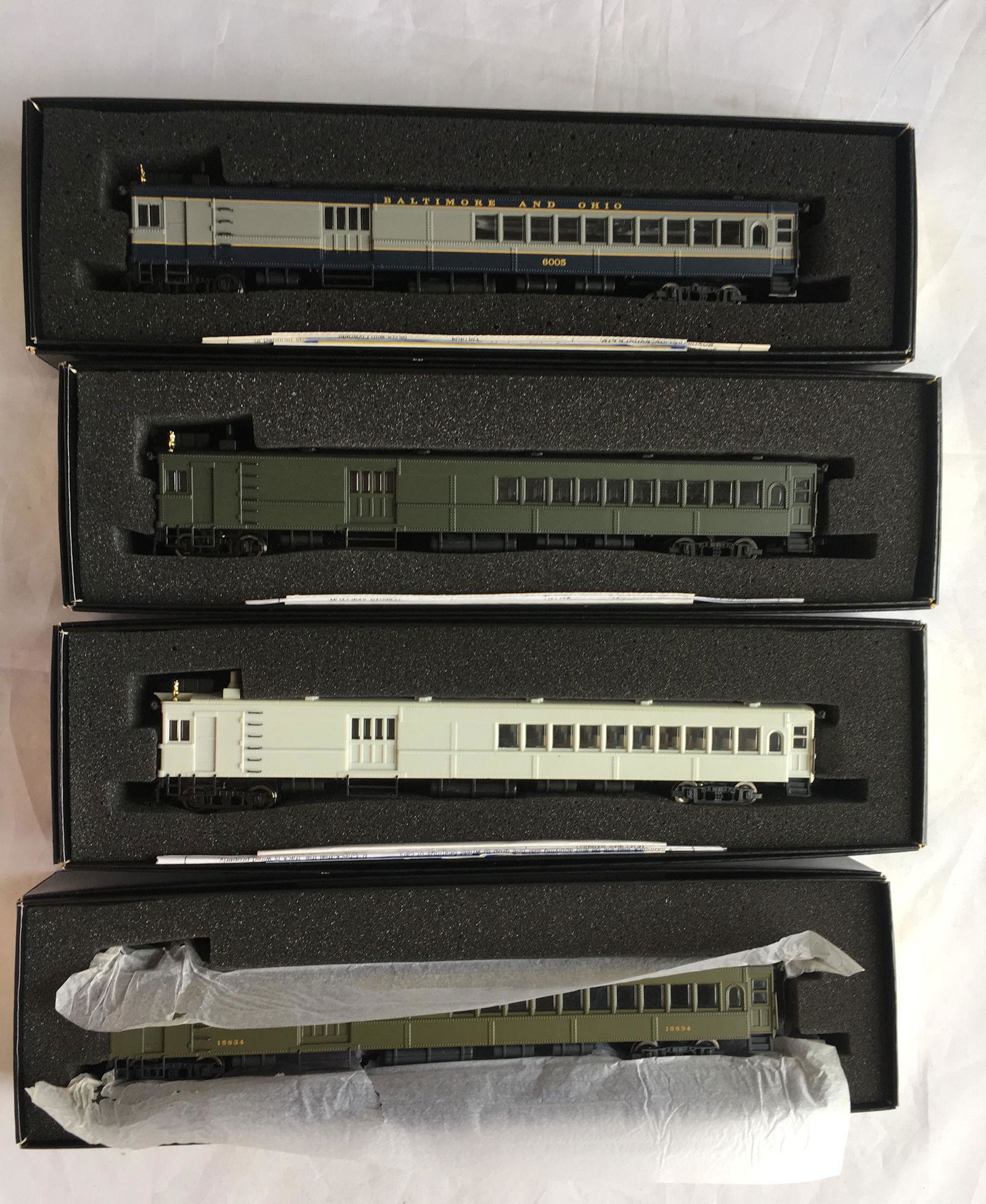 LOT 4 BACHMANN SPECTRUM HO GAUGE EMC GAS ELECTRIC: LOT 4 BACHMANN SPECTRUM HO GAUGE EMC GAS ELECTRIC (DOODLEBUG) LOCOMOTIVE - #81401, 81402, 81404, 81414. NIB
