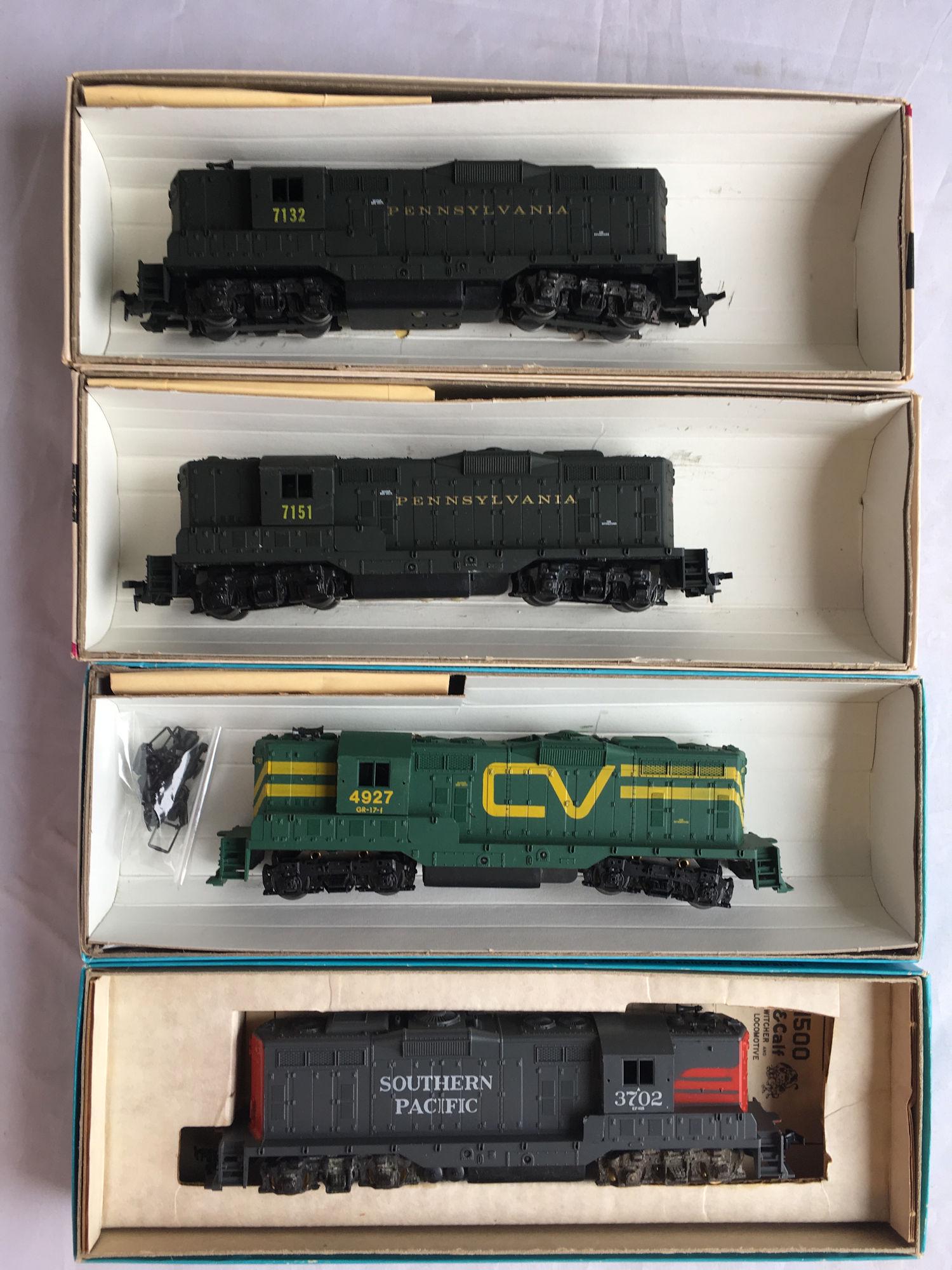 LOT 4 HO GAUGE GP-9 LOCOMOTIVES - 2 ATHEARN #1520, 3153 (1 of 1)