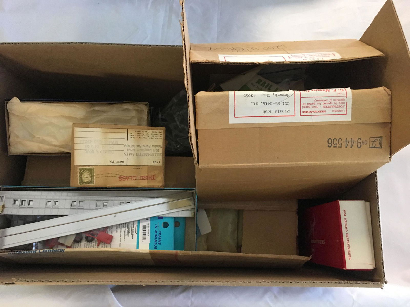 LOT HO GAUGE TRAIN PARTS INCLUDING MINIATURE ENGINE Feb 13, 2020