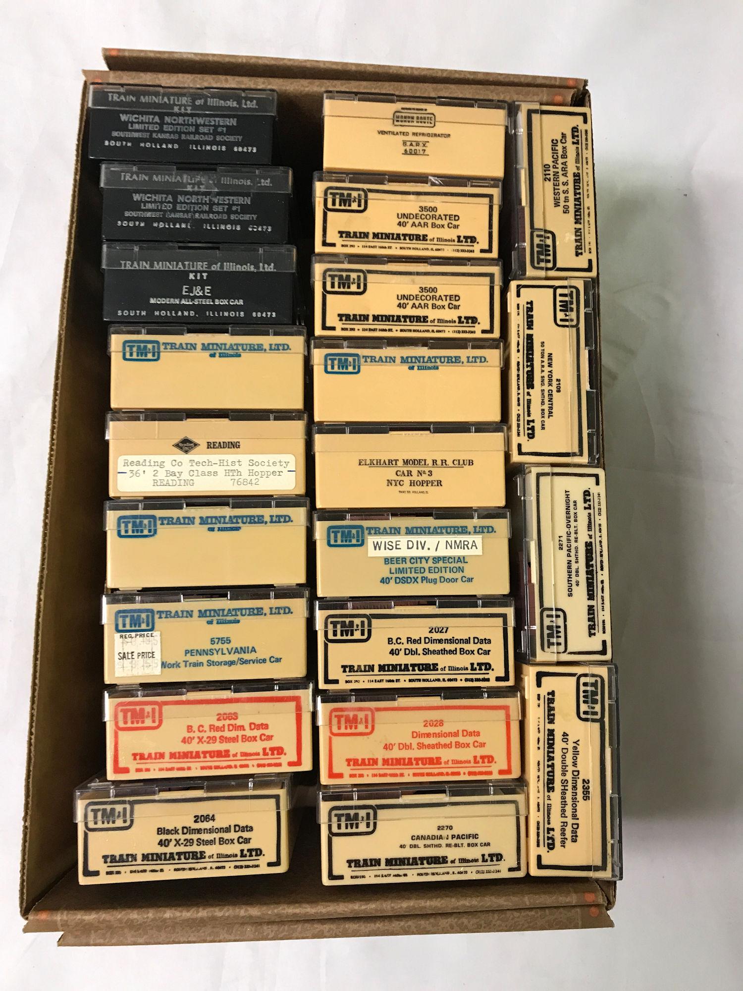 LOT 22 TRAIN MINIATURE HO GAUGE ROLLING STOCK KITS IN (1 of 1)