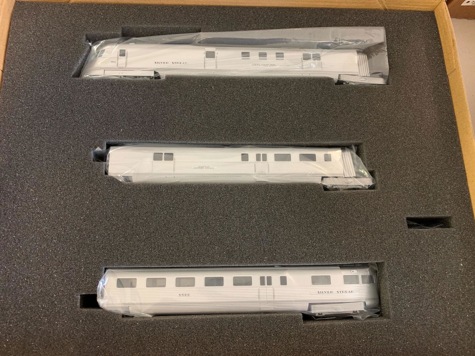 LOT CON-COR HO GAUGE ZEPHYR 3-CAR STREAMLINE MOTOR (1 of 3)