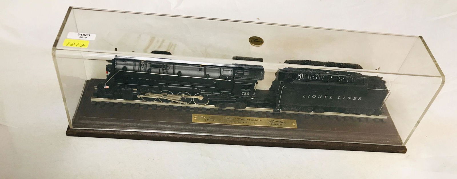 LIONEL HO GAUGE 726 ENGINE AND TENDER IN PLASTIC CASE, (1 of 1)