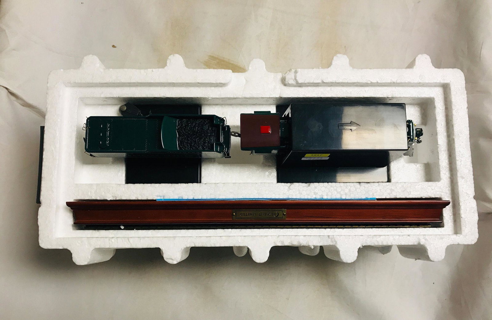 HO GAUGE "CRESCENT LIMITED" ENGINE AND TENDER ON WOODEN: HO GAUGE "CRESCENT LIMITED" ENGINE AND TENDER ON WOODEN PLATFORM, BY FRANKLIN MINT, NIB