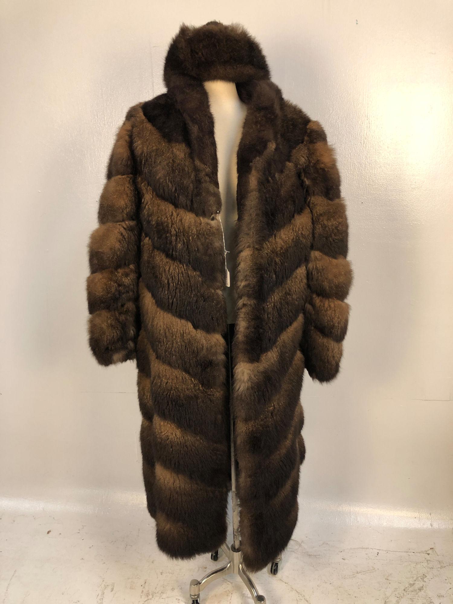 VINTAGE FUR COAT AND MATCHING HAT: VINTAGE FUR COAT AND MATCHING HAT ~ FROM LEAKAS FURS OF COLUMBUS, OHIO. BROWN FLUFFY FUR (MOST LIKELY BEAVER). FULL LENGTH COAT FT. HOOKED CLOSURE. MONOGRAM ON INTERIOR. MATCHING HAT WITH FUR BRIM.